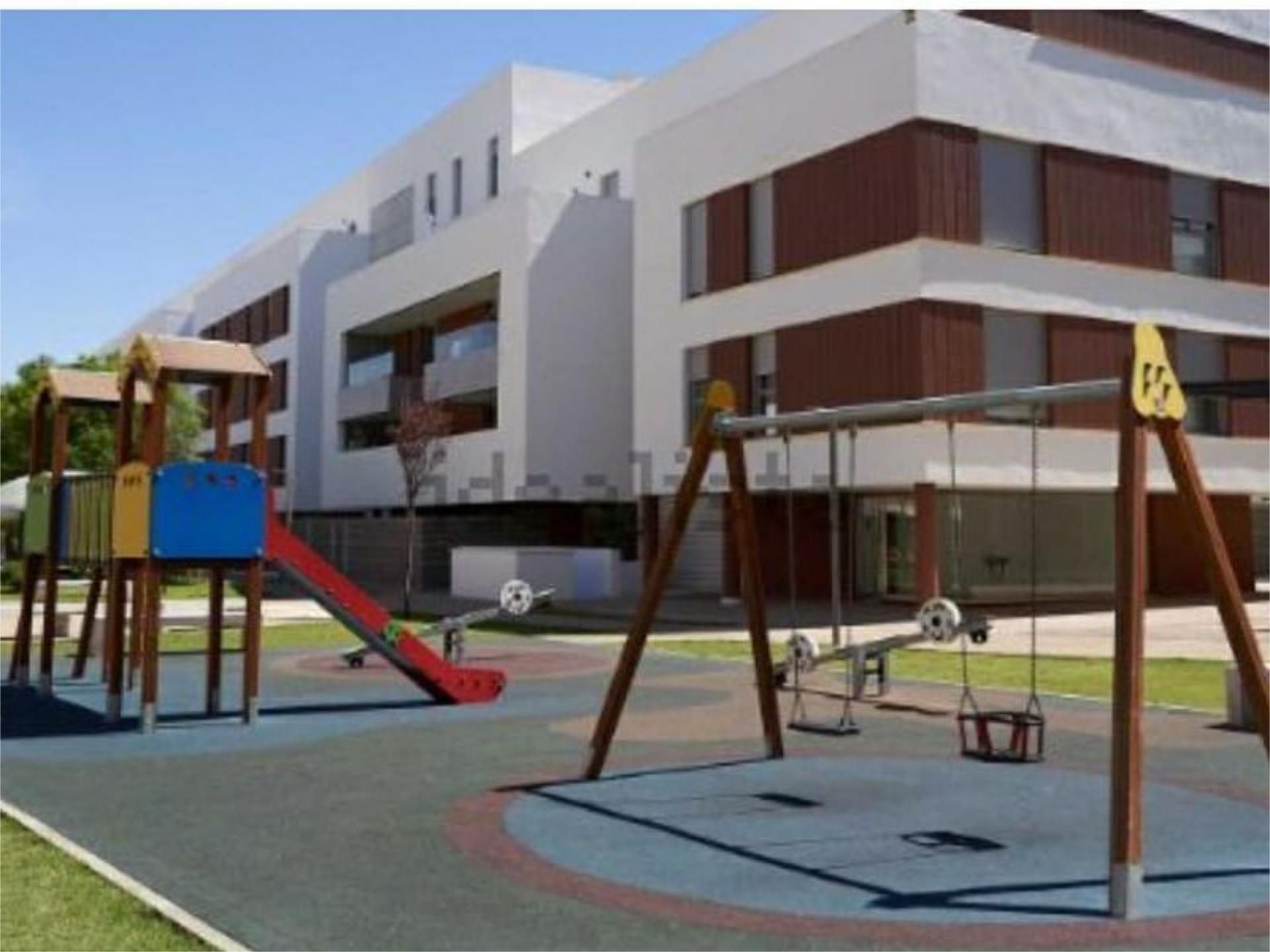 Vista exterior de Pis de lloguer en Mairena del Aljarafe amb Aire condicionat, Jardí privat i Parquet