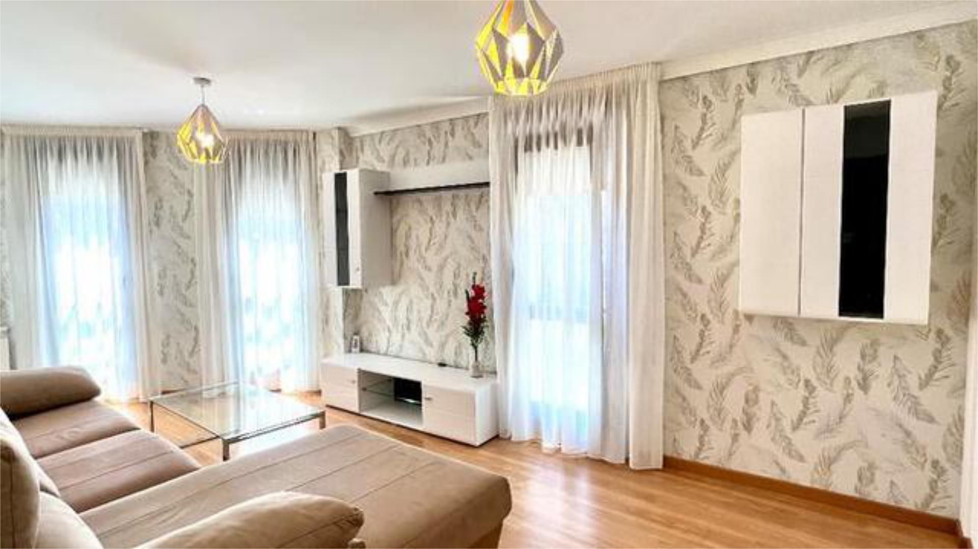 Sala d'estar de Pis de lloguer en Lalín amb Calefacció, Traster i Moblat