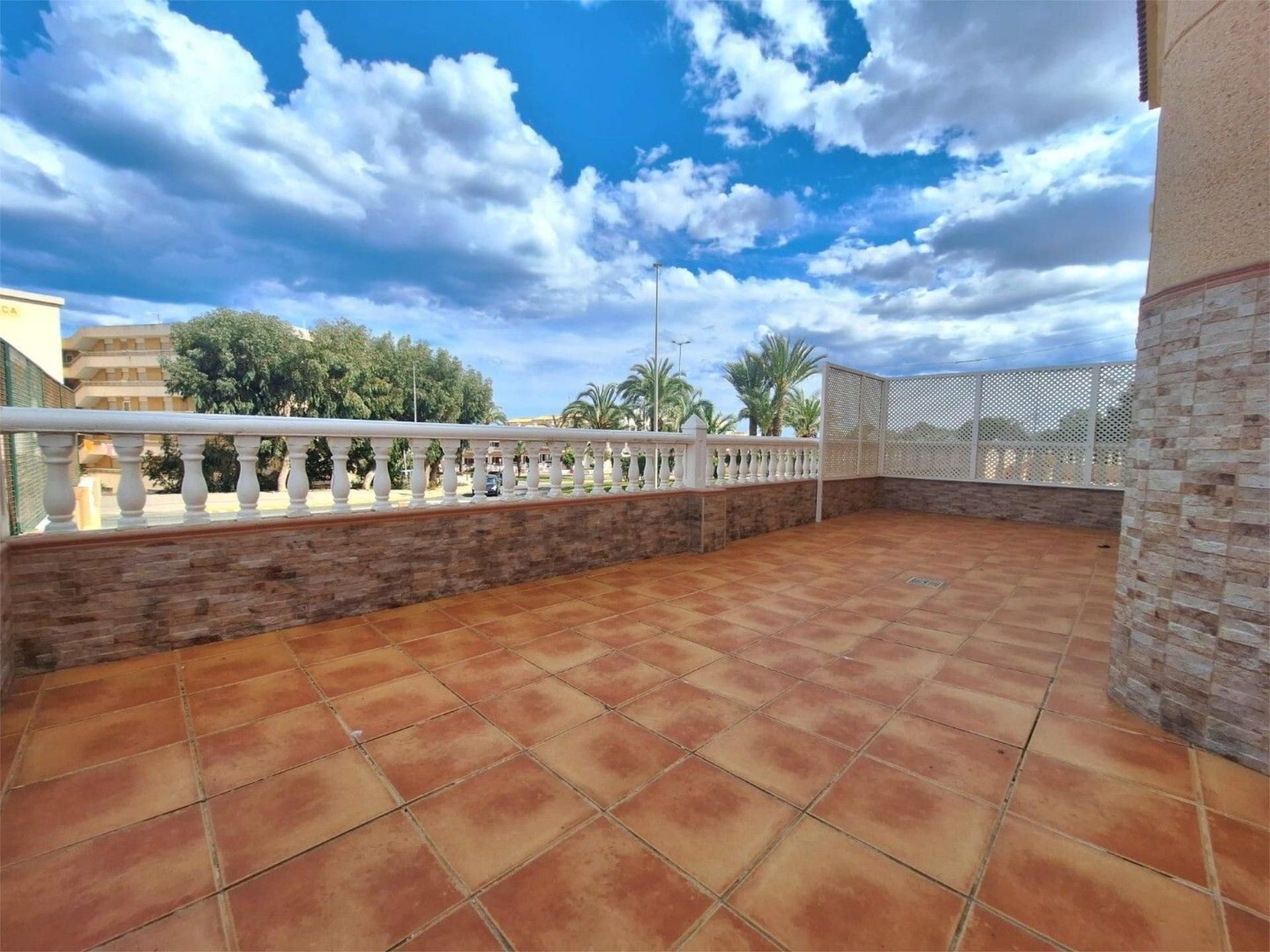 Terrassa de Apartament de lloguer en Guardamar del Segura amb Aire condicionat, Terrassa i Piscina