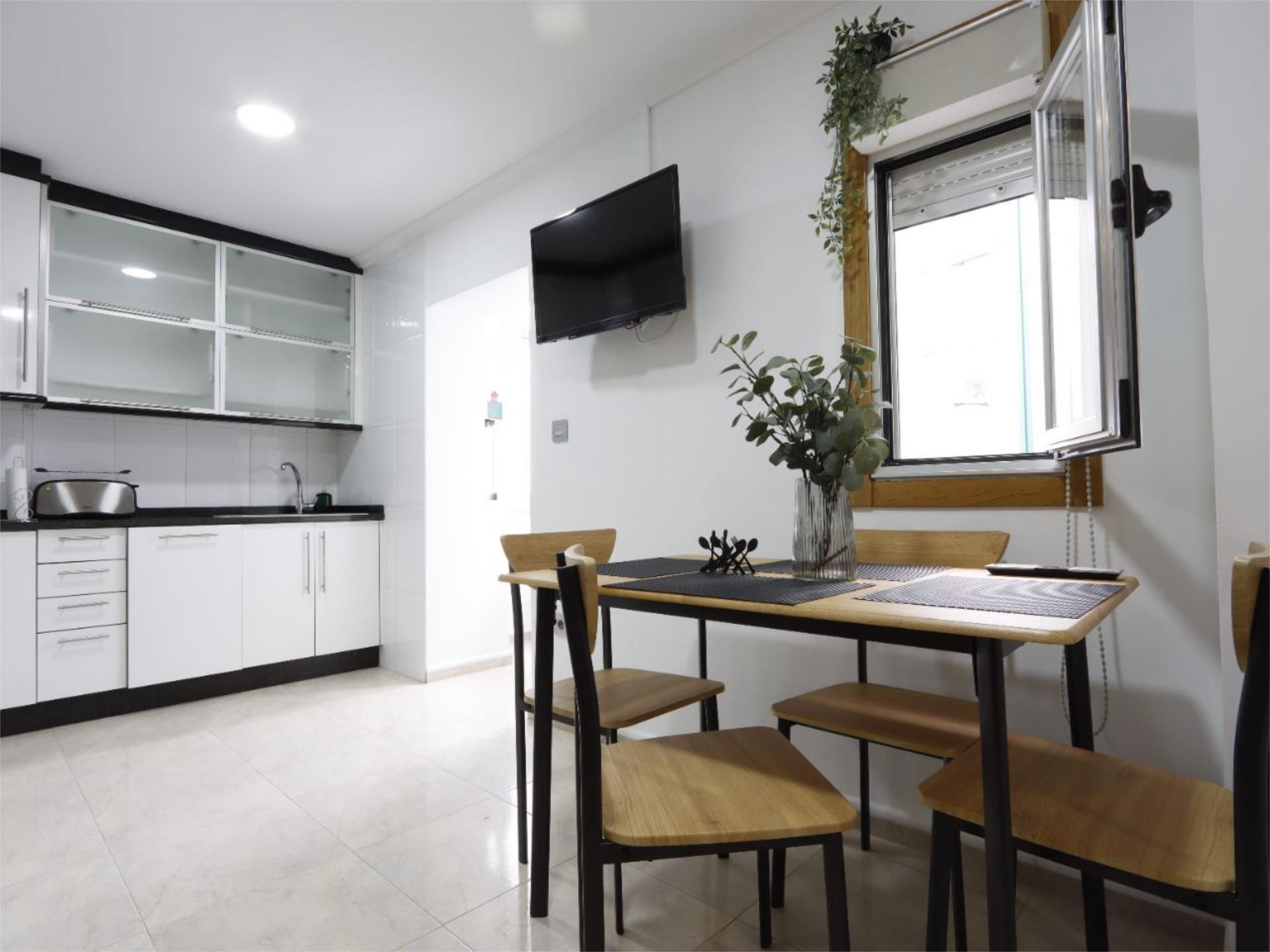 Kitchen of Flat to share in Ourense Capital   with Heating, Parquet flooring and Furnished