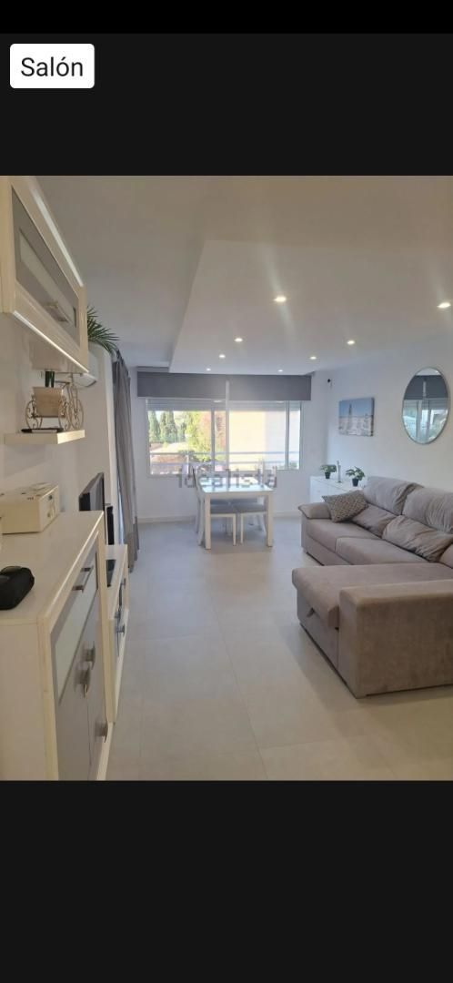 Sala d'estar de Apartament de lloguer en Villajoyosa / La Vila Joiosa amb Aire condicionat, Jardí privat i Terrassa