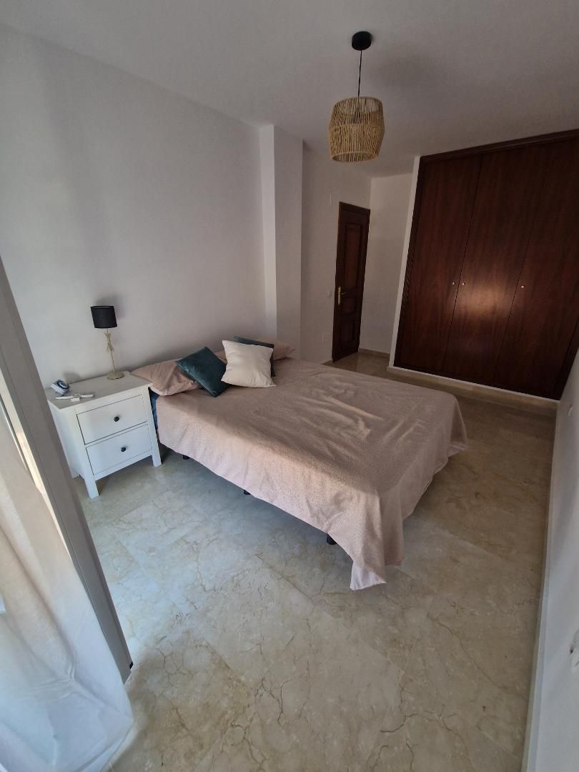 Dormitori de Casa adosada per a compartir en Sotogrande amb Jardí privat, Terrassa i Moblat
