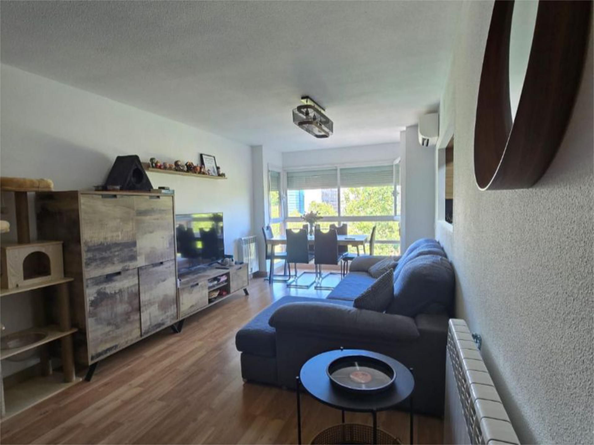 Living room of Flat for sale in  Madrid Capital  with Air Conditioner and Swimming Pool