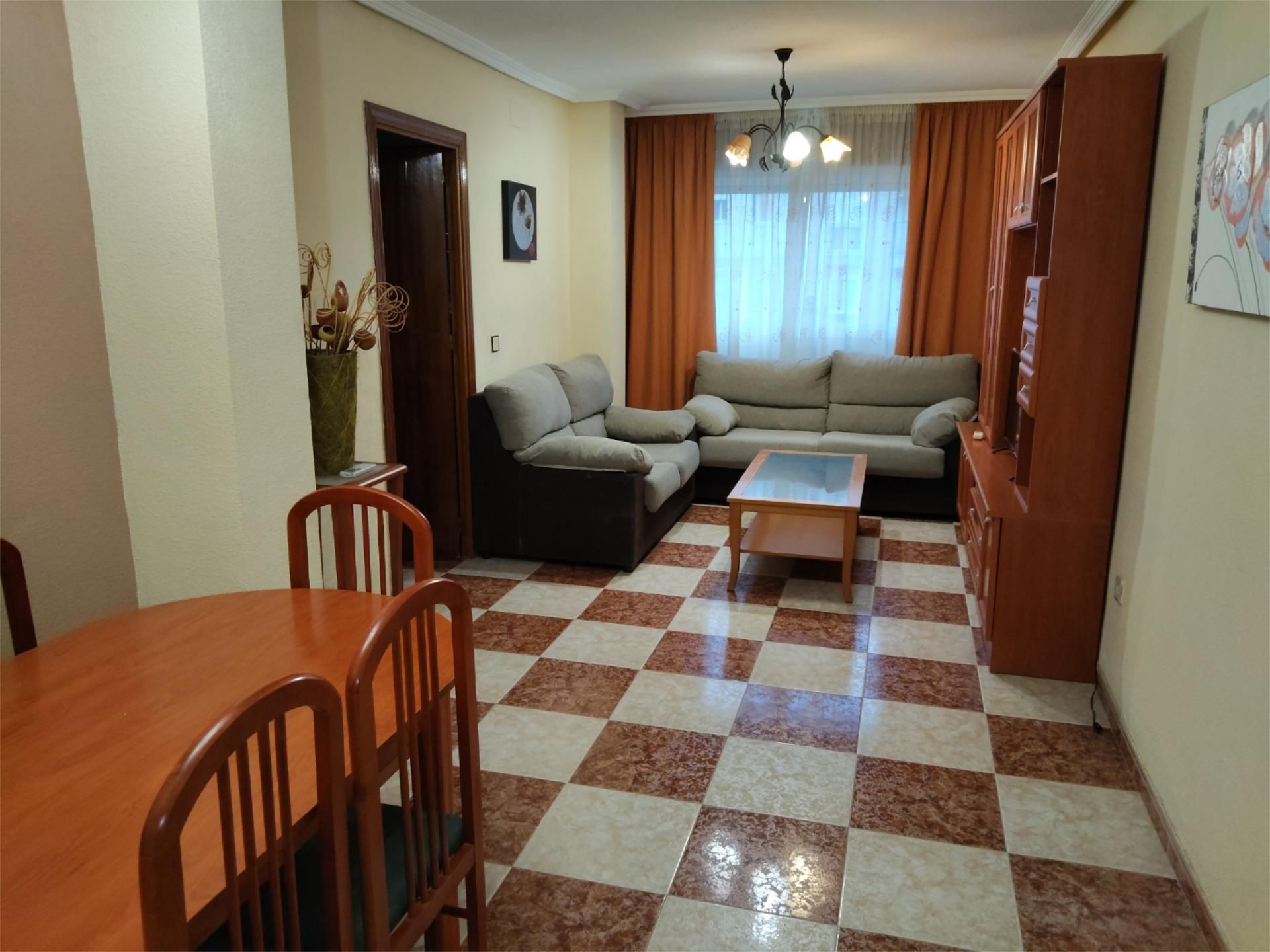 Sala d'estar de Pis en venda en Linares amb Aire condicionat i Terrassa