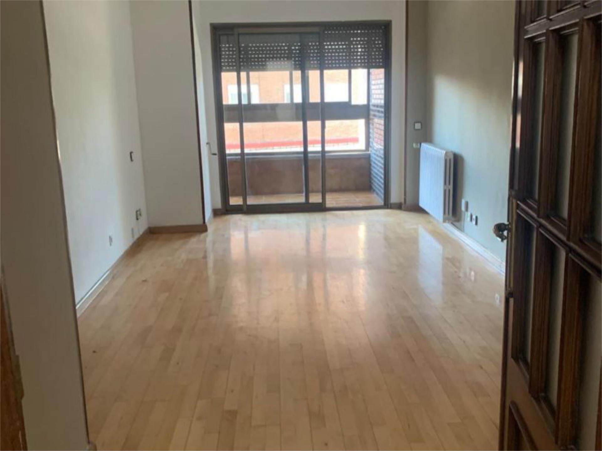 Living room of Flat to rent in Valladolid Capital  with Heating, Parquet flooring and Terrace
