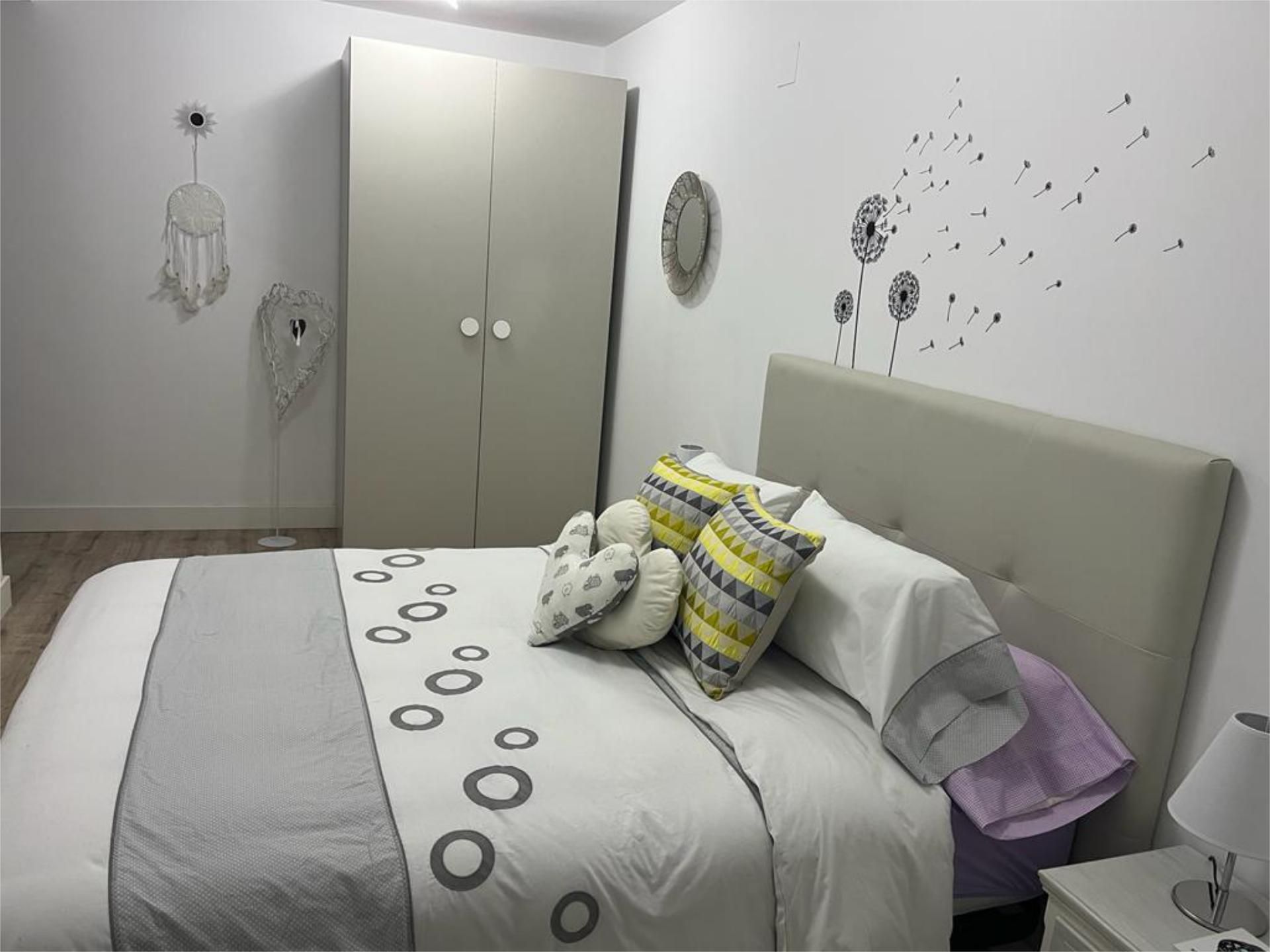 Bedroom of Flat to rent in  Teruel Capital  with Heating, Private garden and Parquet flooring