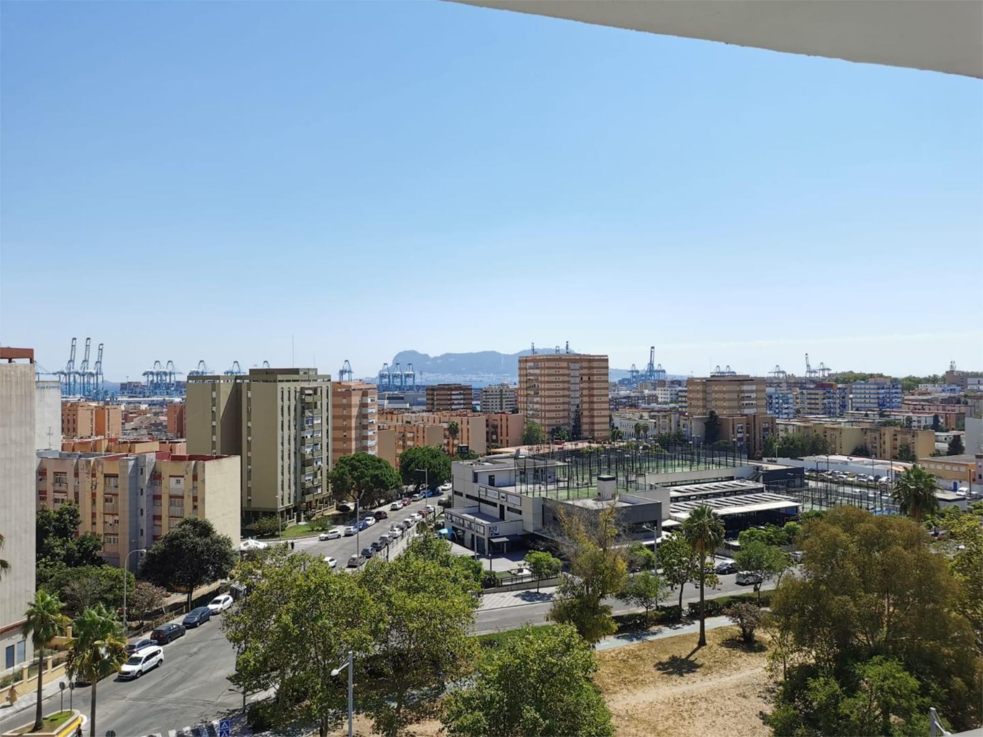Vista exterior de Piso en venta en Algeciras con Balcón