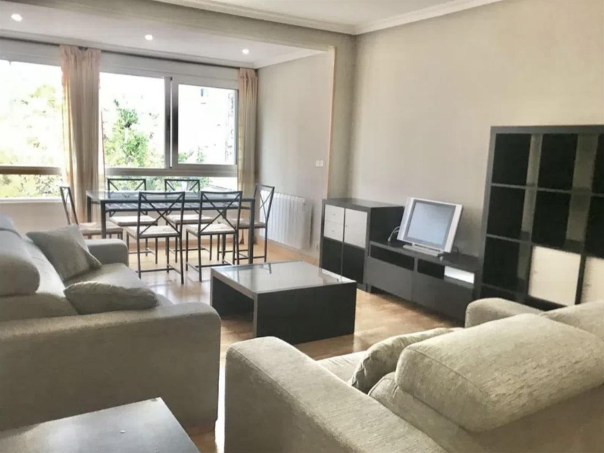 Living room of Flat to rent in  Madrid Capital  with Air Conditioner, Heating and Storage room