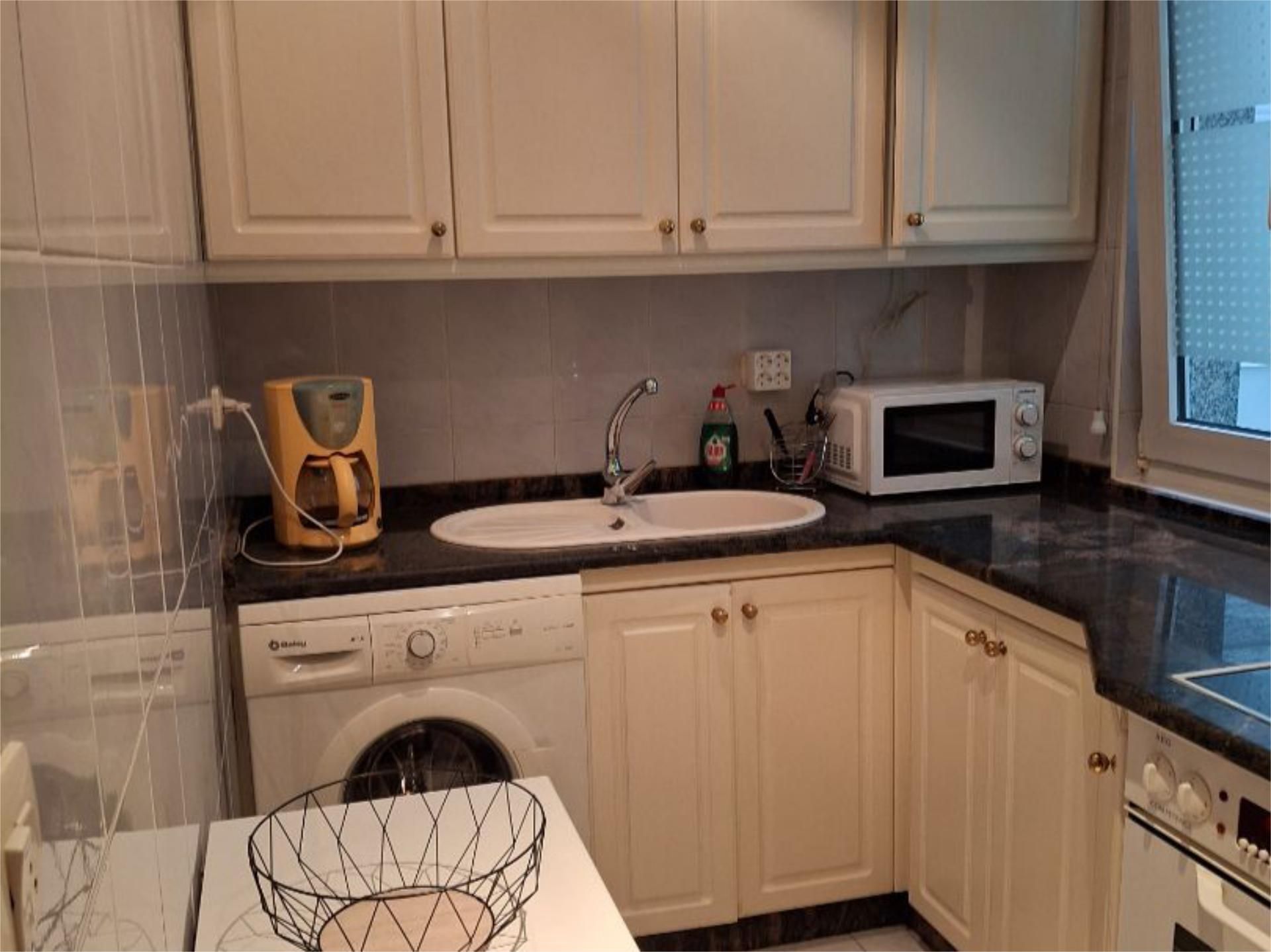 Kitchen of Flat to share in Ourense Capital   with Heating, Parquet flooring and Furnished
