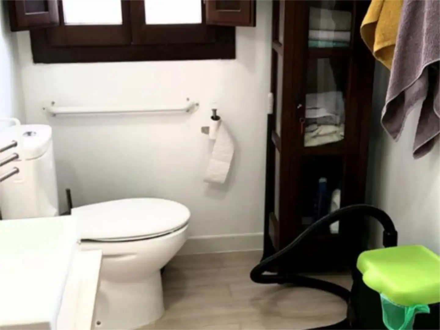 Baño de Local de alquiler en Valencia con Aire acondicionado y Amueblado
