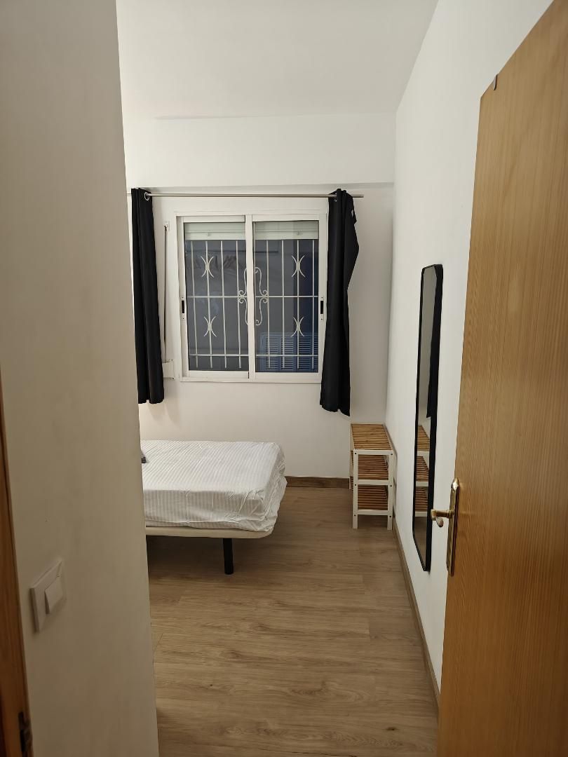 Bedroom of Flat to share in  Palma de Mallorca  with Air Conditioner, Heating and Parquet flooring