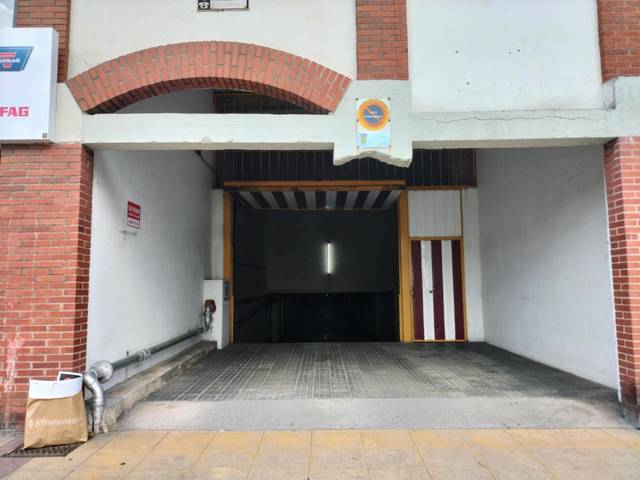 Garaje en Venta en Calle José María Pereda, 38 en Inmobiliaria - Barreda