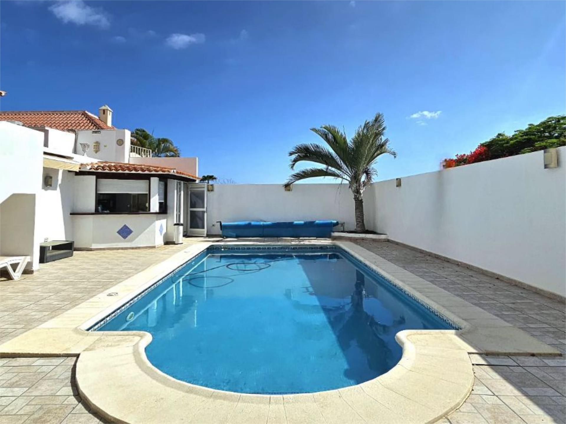 Swimming pool of House or chalet for sale in Adeje  with Air Conditioner, Terrace and Swimming Pool