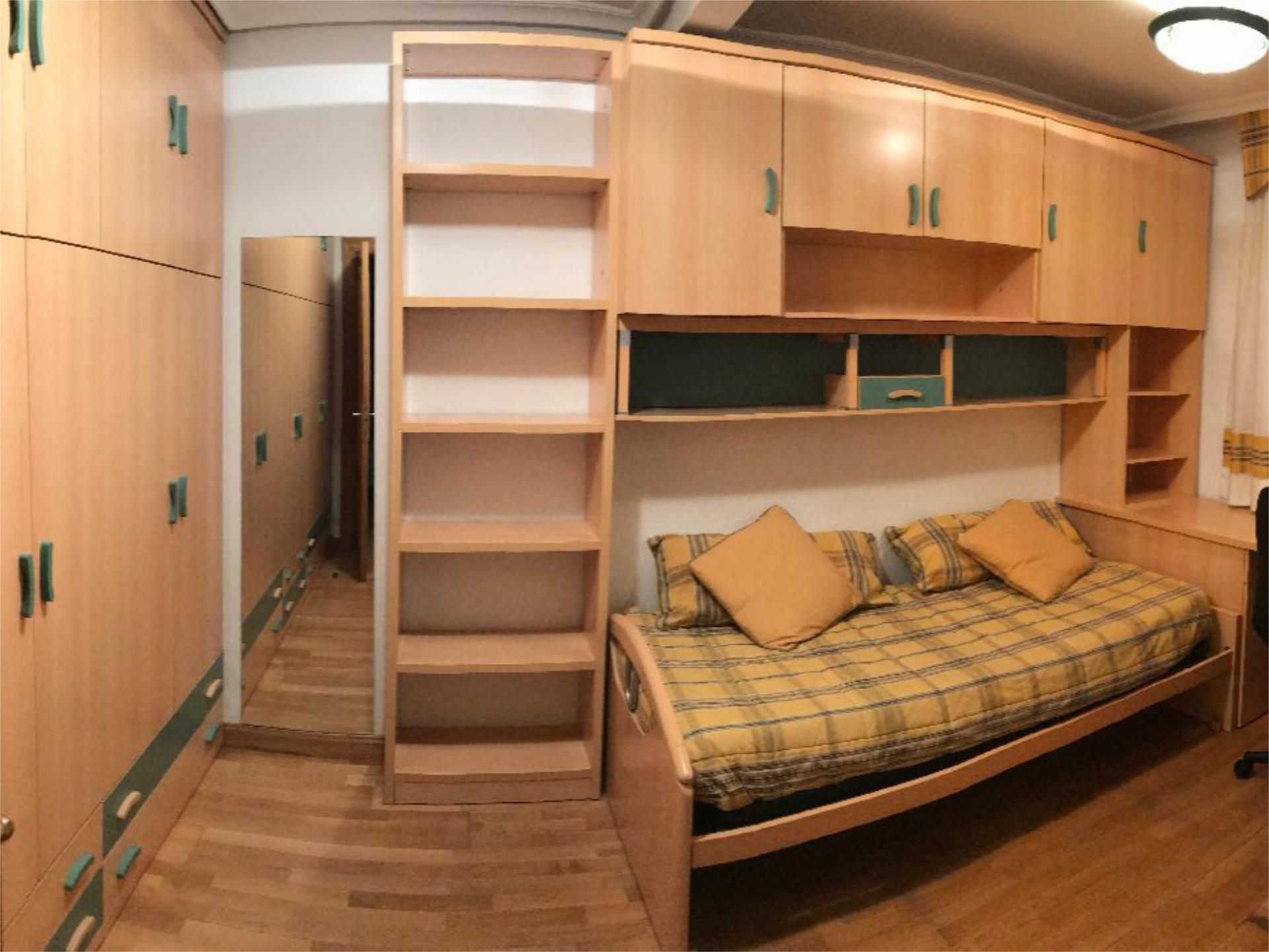 Dormitori de Pis de lloguer en Cuenca Capital amb Calefacció, Parquet i Terrassa