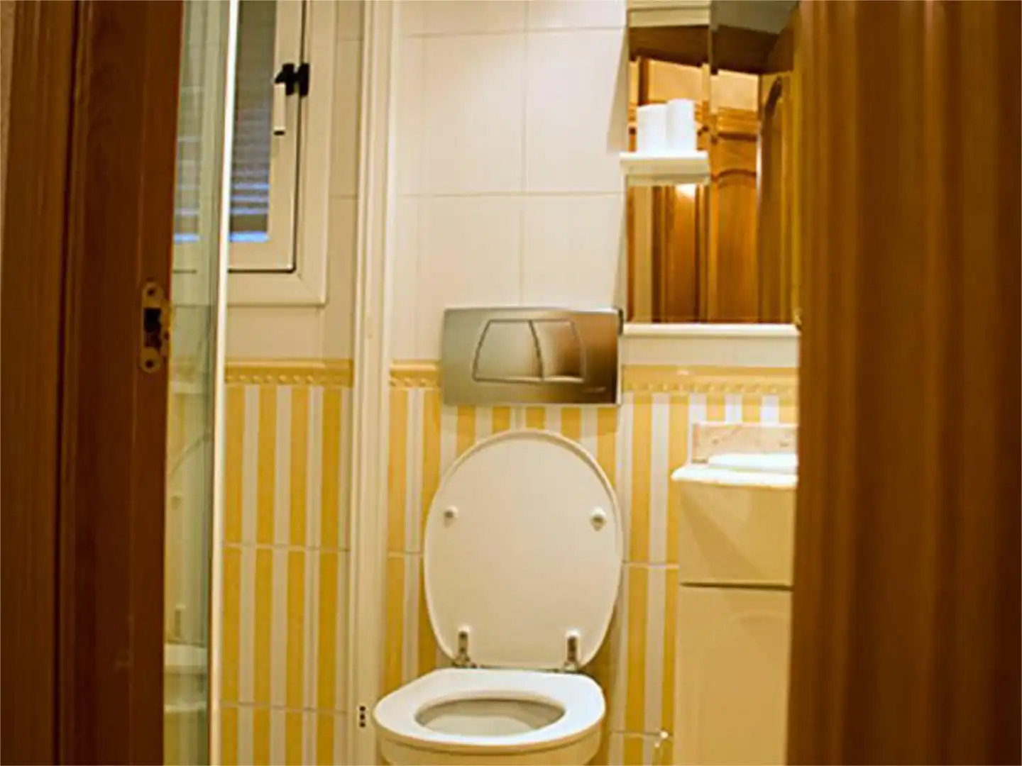 Baño de Piso de alquiler en Cuenca con Calefacción, Parquet y Terraza
