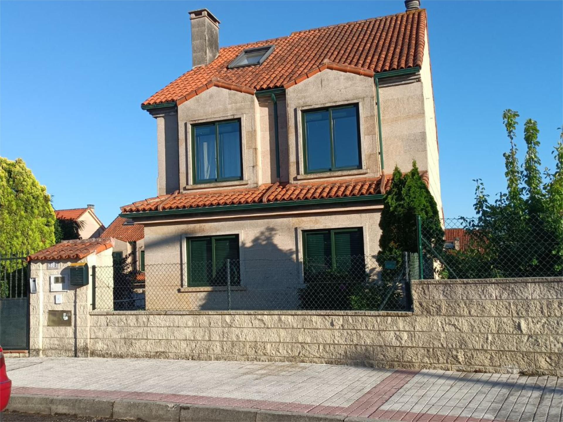 Vista exterior de Casa o xalet de lloguer en Nigrán amb Calefacció, Jardí privat i Parquet
