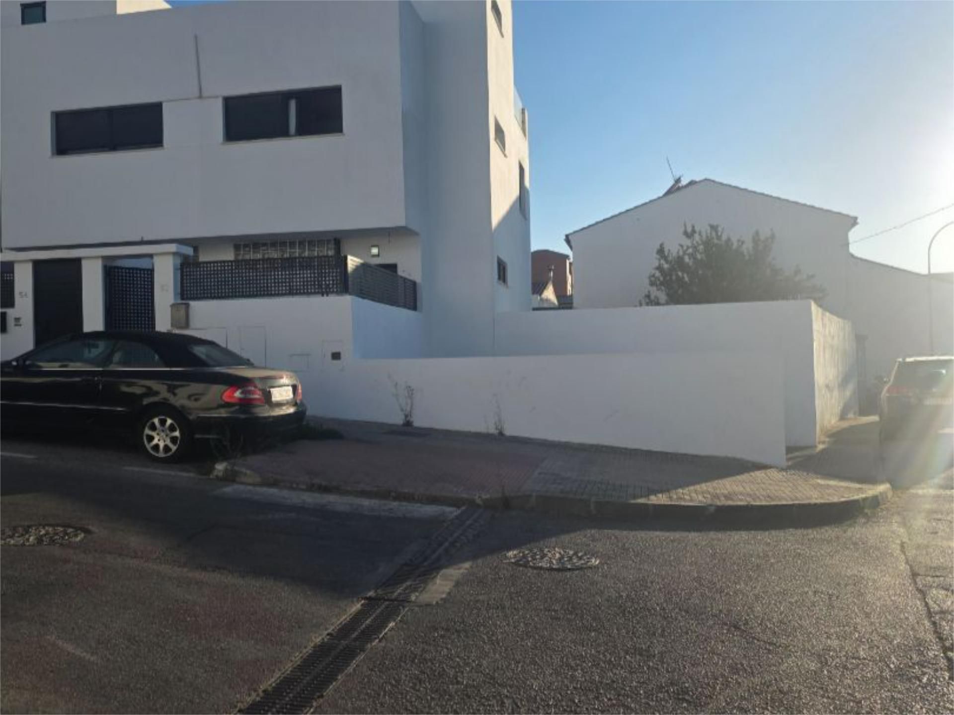 Exterior view of Single-family semi-detached for sale in Algeciras  with Air Conditioner, Heating and Private garden