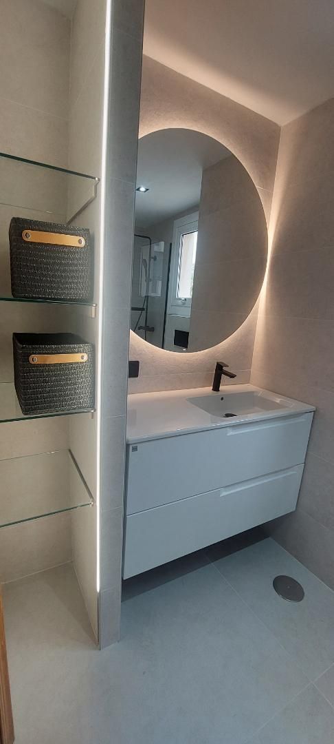 Bathroom of Flat to rent in Las Palmas de Gran Canaria  with Storage room, Furnished and Oven