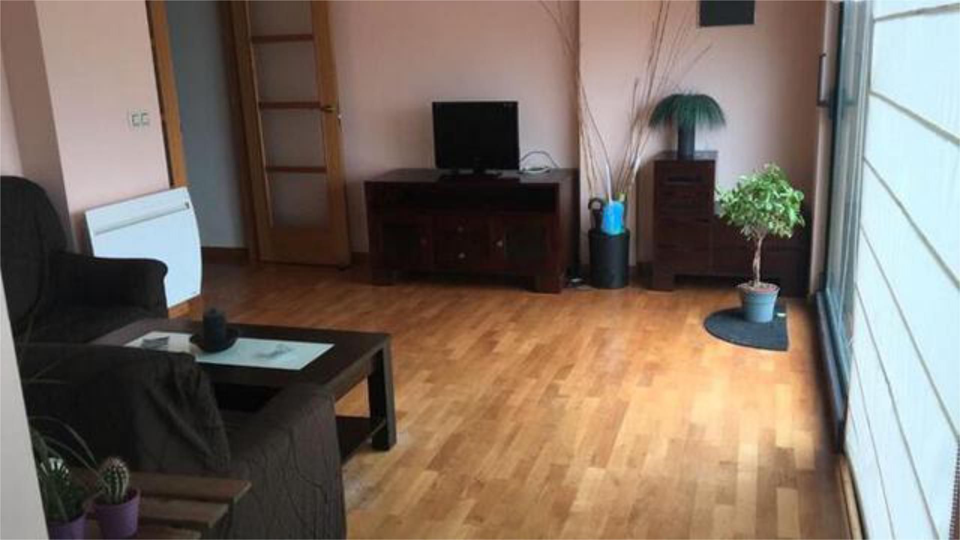 Sala d'estar de Àtic de lloguer en Muxía amb Calefacció, Terrassa i Traster