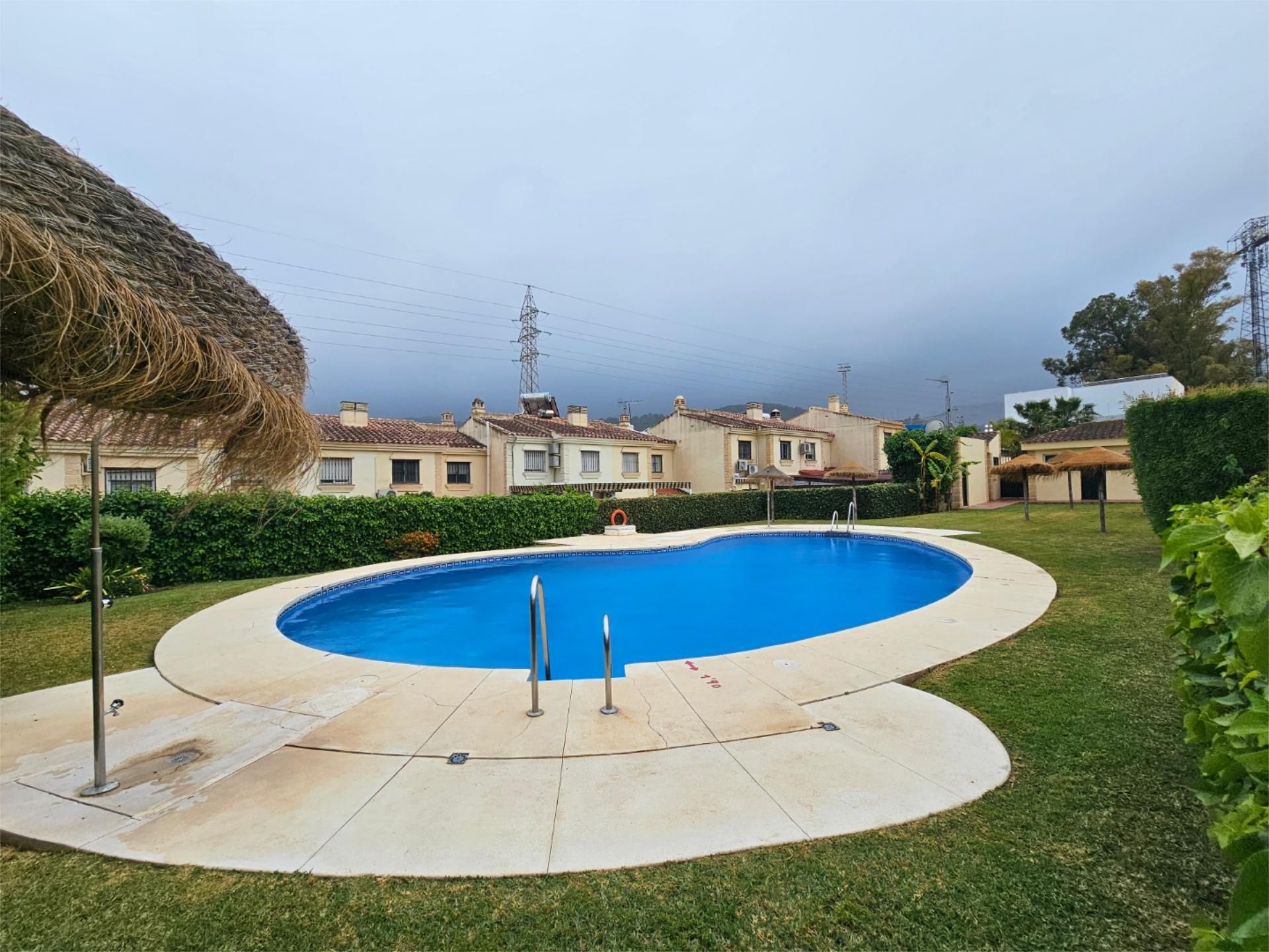 Piscina de Casa adosada en venda en Alhaurín de la Torre amb Aire condicionat, Terrassa i Traster