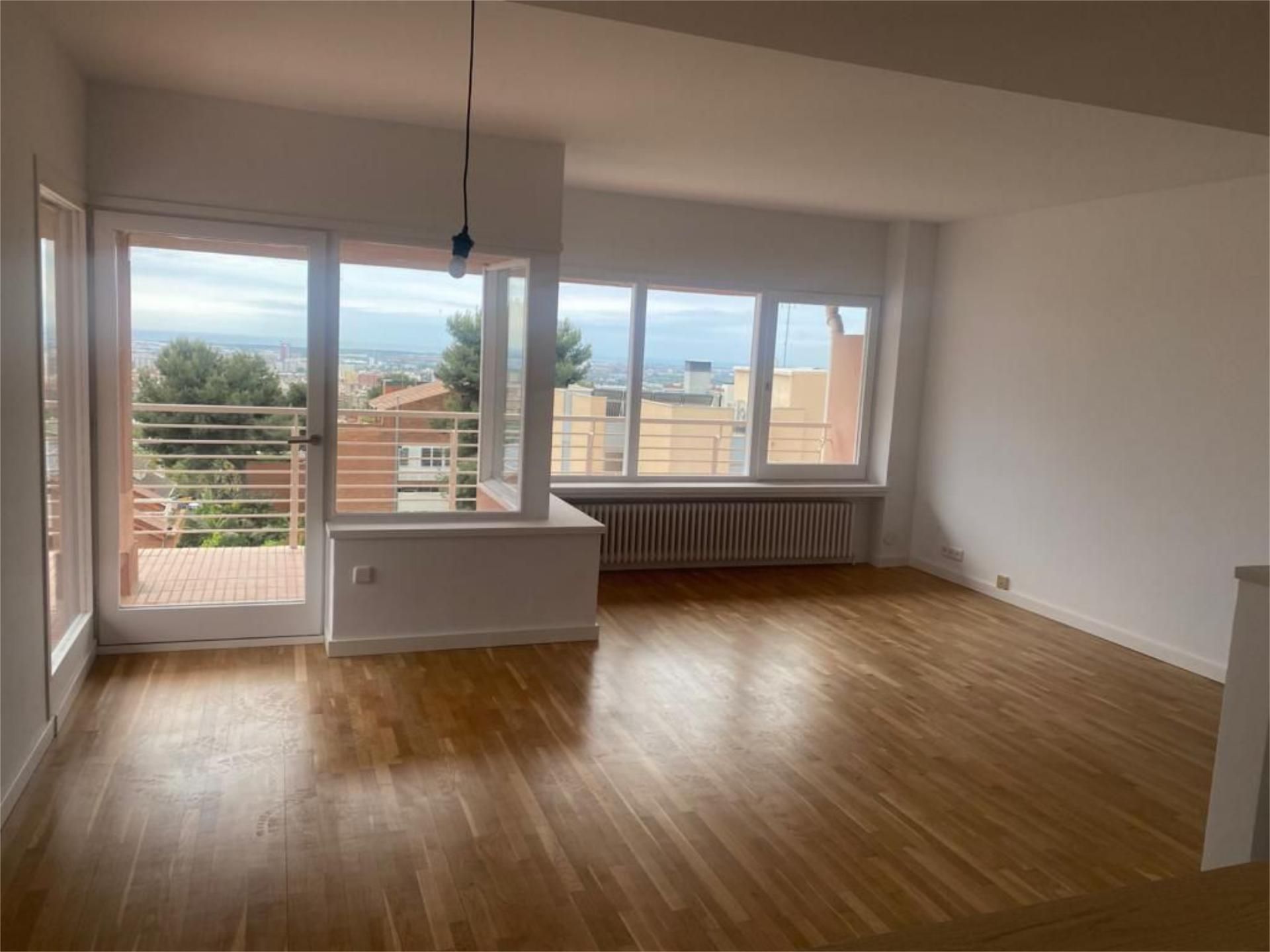 Living room of Attic to rent in  Barcelona Capital  with Air Conditioner, Terrace and Balcony