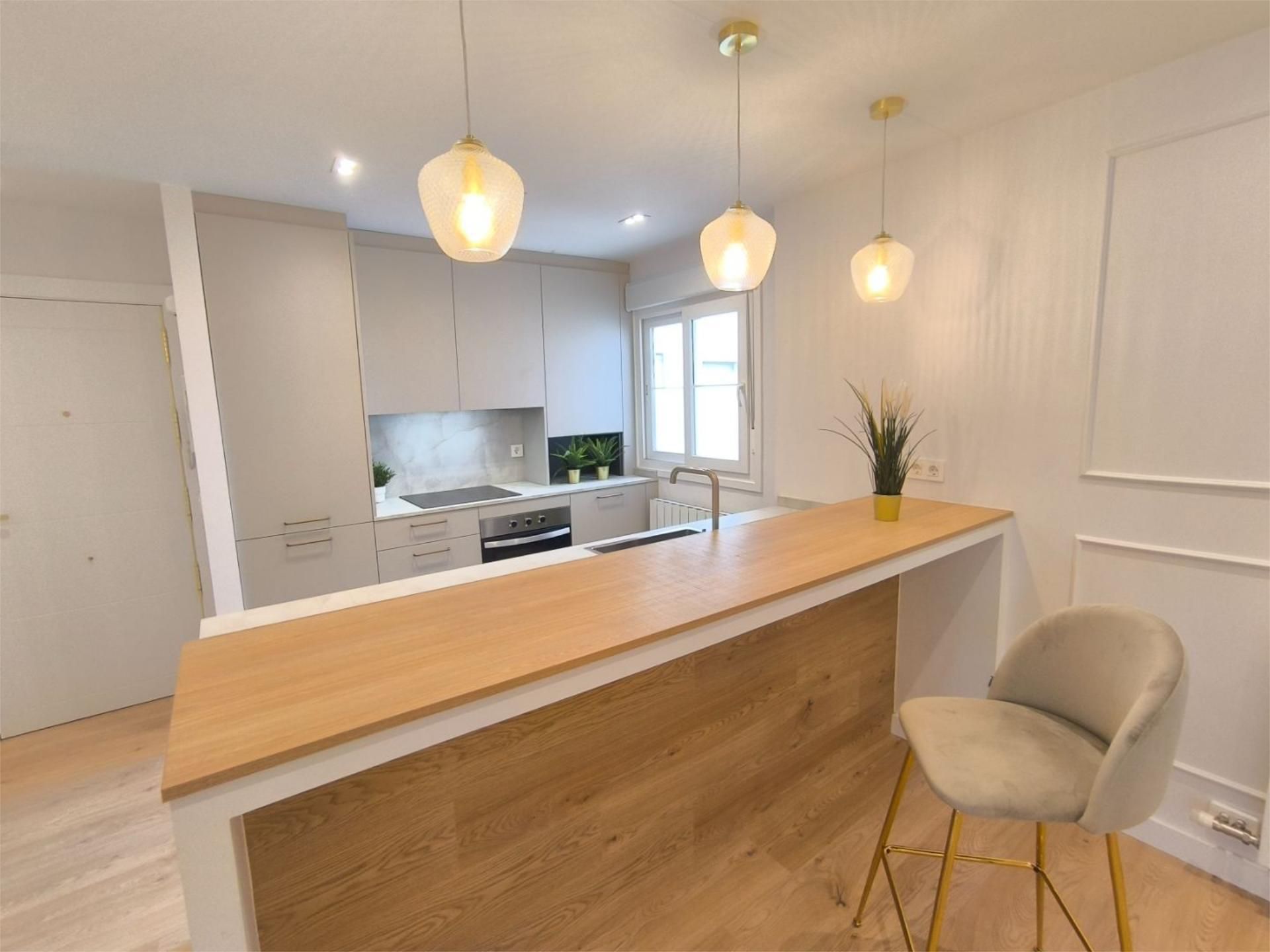 Kitchen of Flat for sale in  Zaragoza Capital  with Air Conditioner and Balcony