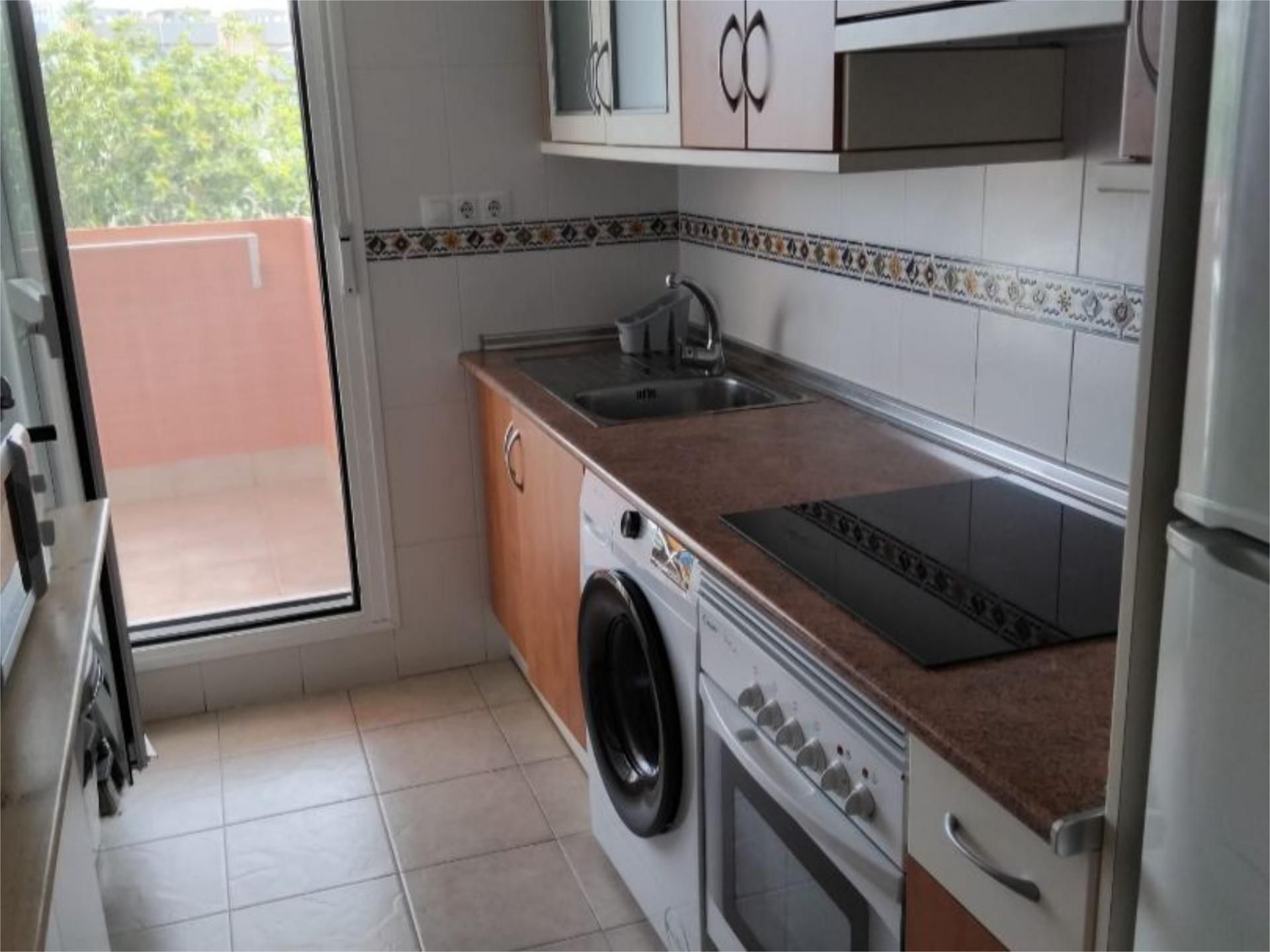 Cuina de Apartament de lloguer en El Ejido amb Aire condicionat, Jardí privat i Terrassa