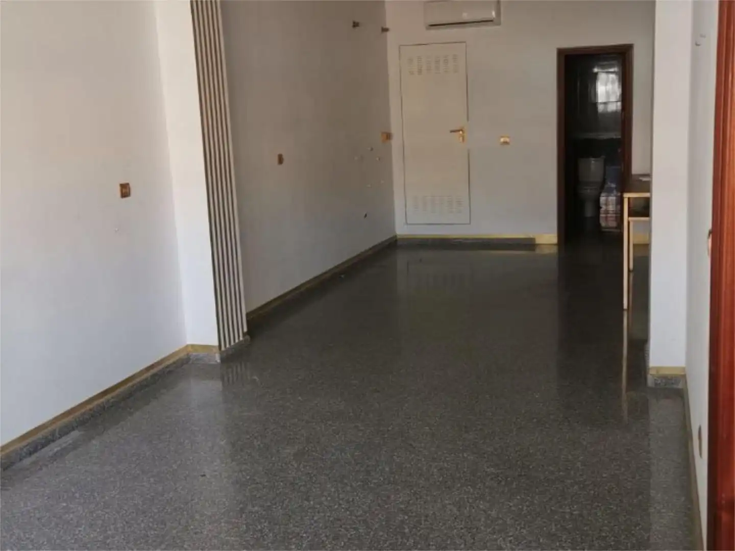 Commercial properties for rent in Churriana de la Vega  with Air Conditioner and Heating