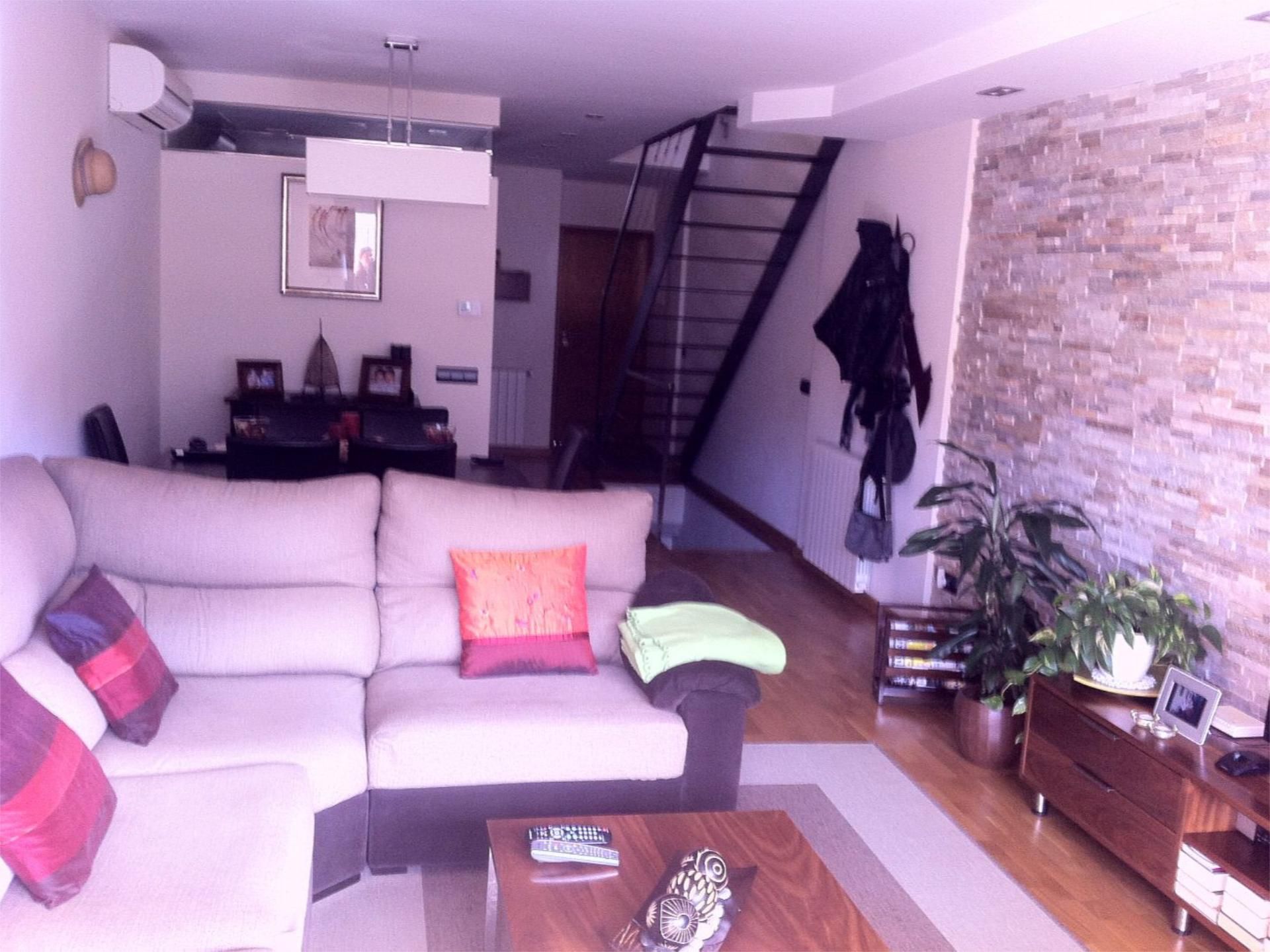 Living room of Single-family semi-detached to rent in Esporles  with Air Conditioner, Heating and Parquet flooring