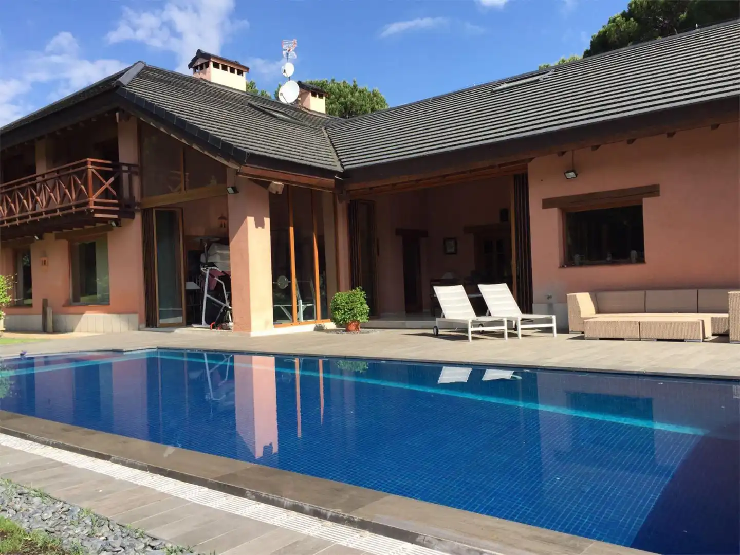 Piscina de Casa o xalet en venda en Pozuelo de Alarcón amb Aire condicionat, Terrassa i Piscina
