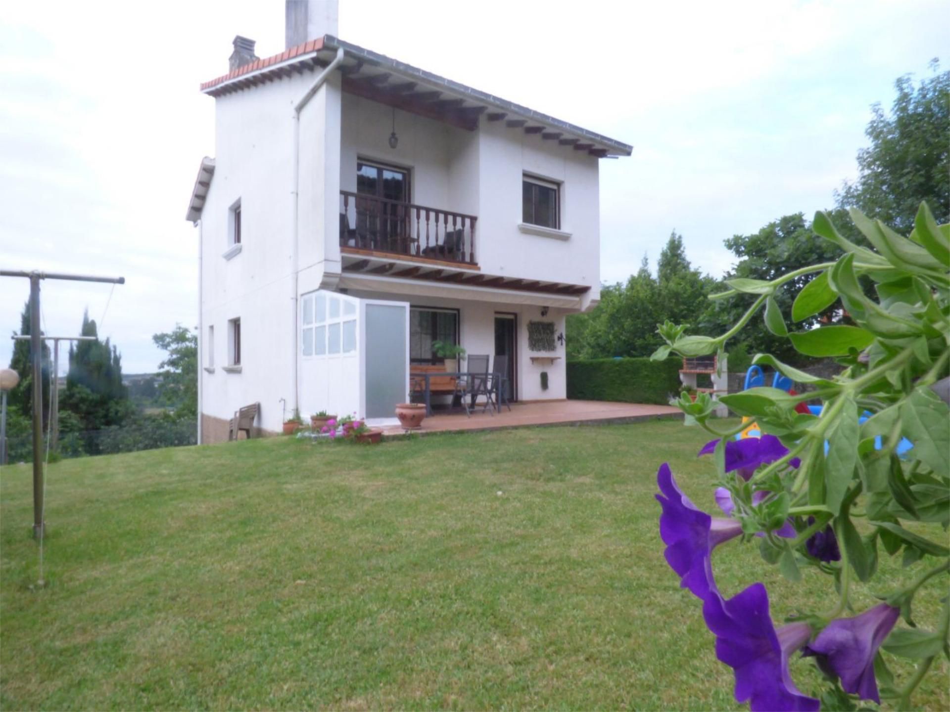 Jardí de Casa o xalet en venda en Medio Cudeyo amb Terrassa i Balcó