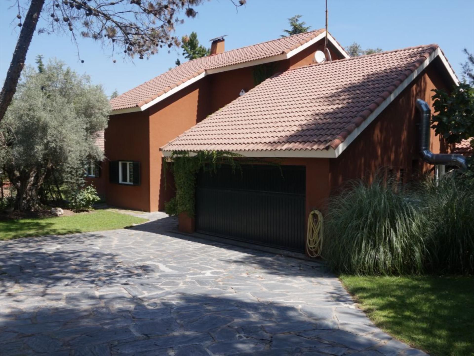 Exterior view of Flat for sale in Boadilla del Monte  with Air Conditioner, Heating and Private garden