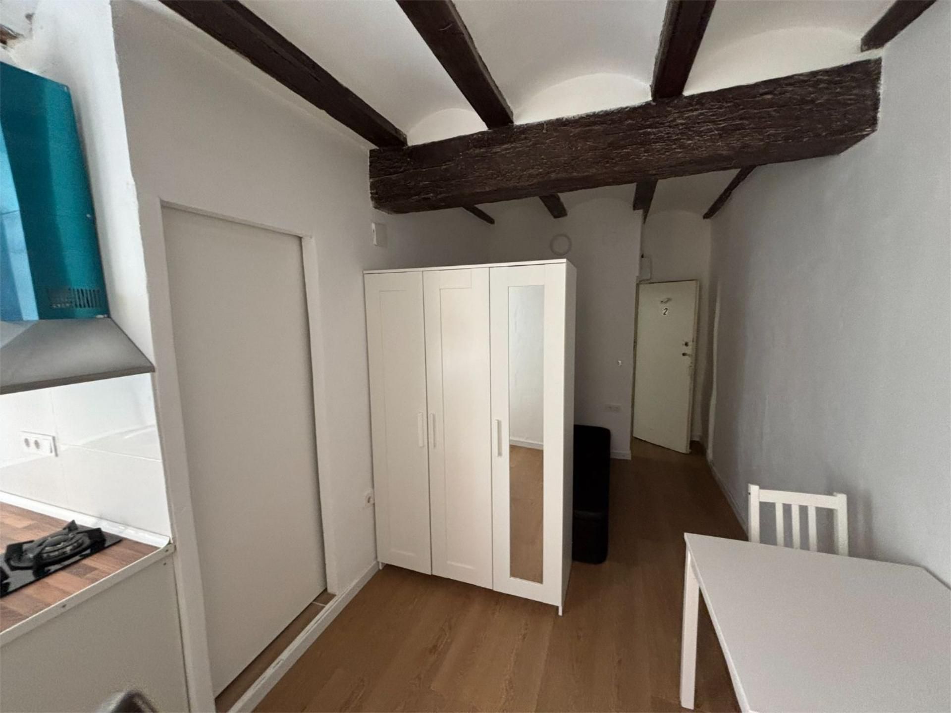Habitación de Piso de alquiler en  Valencia Capital con Aire acondicionado, Trastero y Amueblado