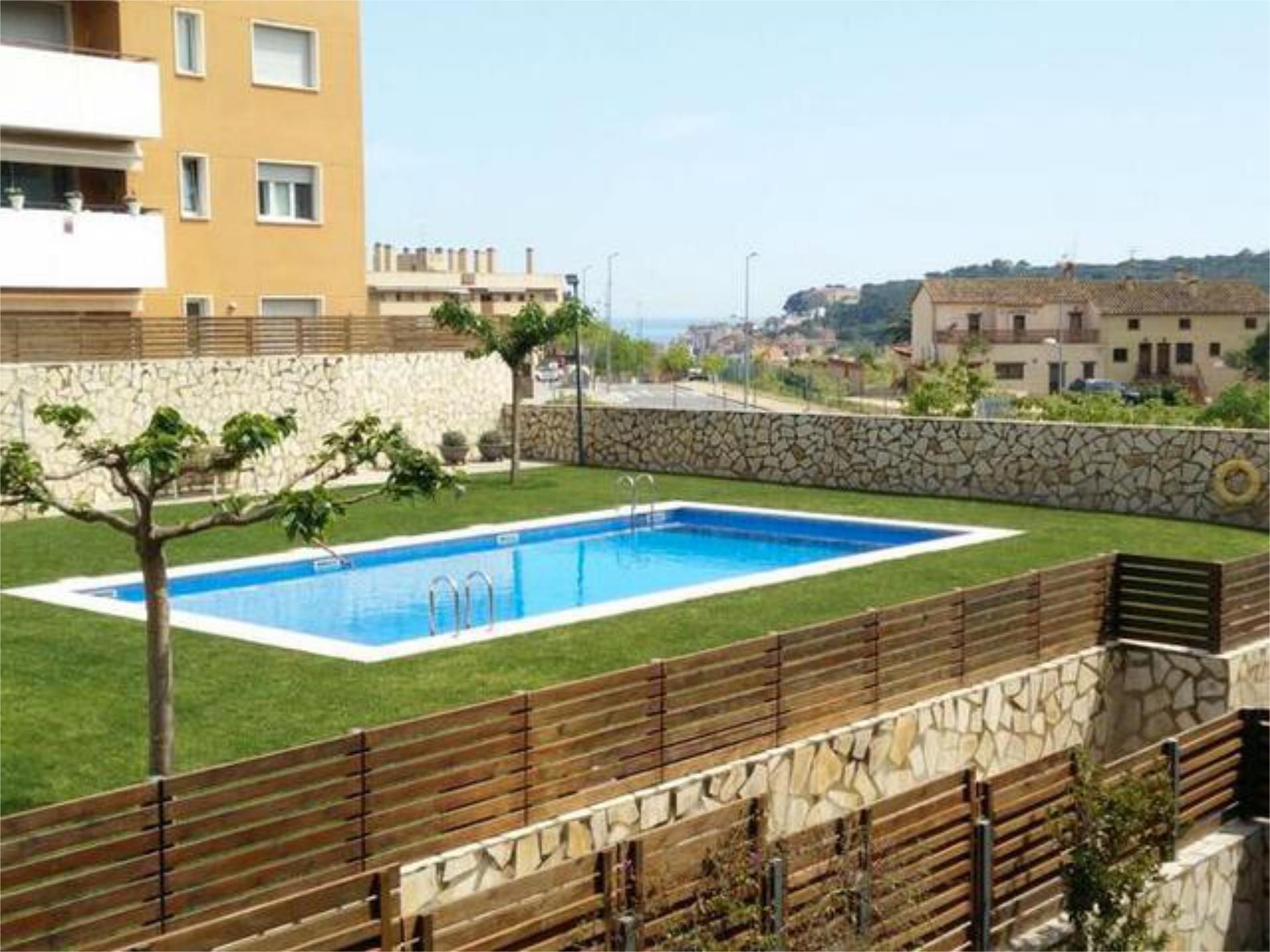 Piscina de Pis de lloguer en Sant Feliu de Guíxols amb Calefacció, Jardí privat i Terrassa