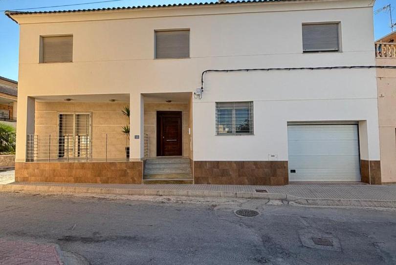 Casa adosada en venda a Calle Los Riquelmes, 13, La Murada - Los Vicentes, Alicante - imatge 1 Foto 1 de Casa adosada en venda a Calle Los Riquelmes, 13, La Murada - Los Vicentes, Alicante