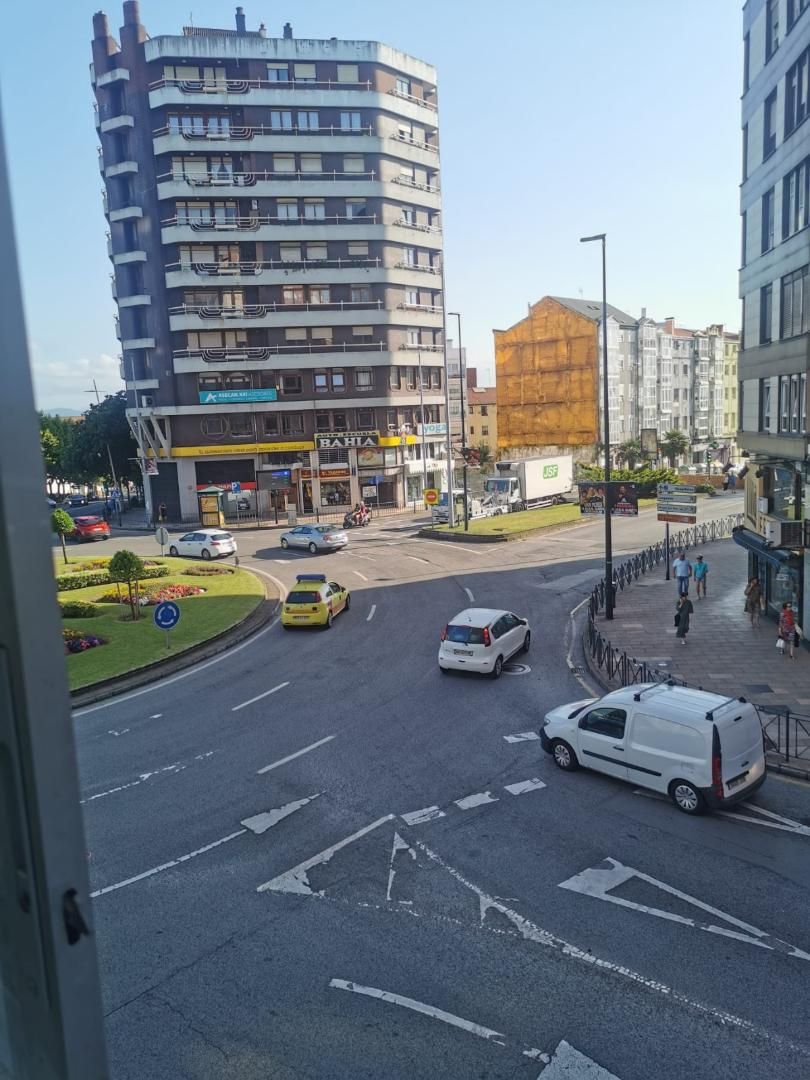 Vista exterior de Pis en venda en Santander amb Parquet i Videoporter