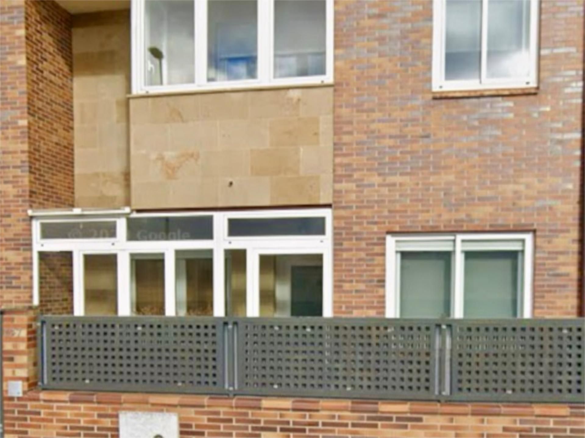 Vista exterior de Pis en venda en Ávila Capital amb Terrassa, Piscina i Balcó