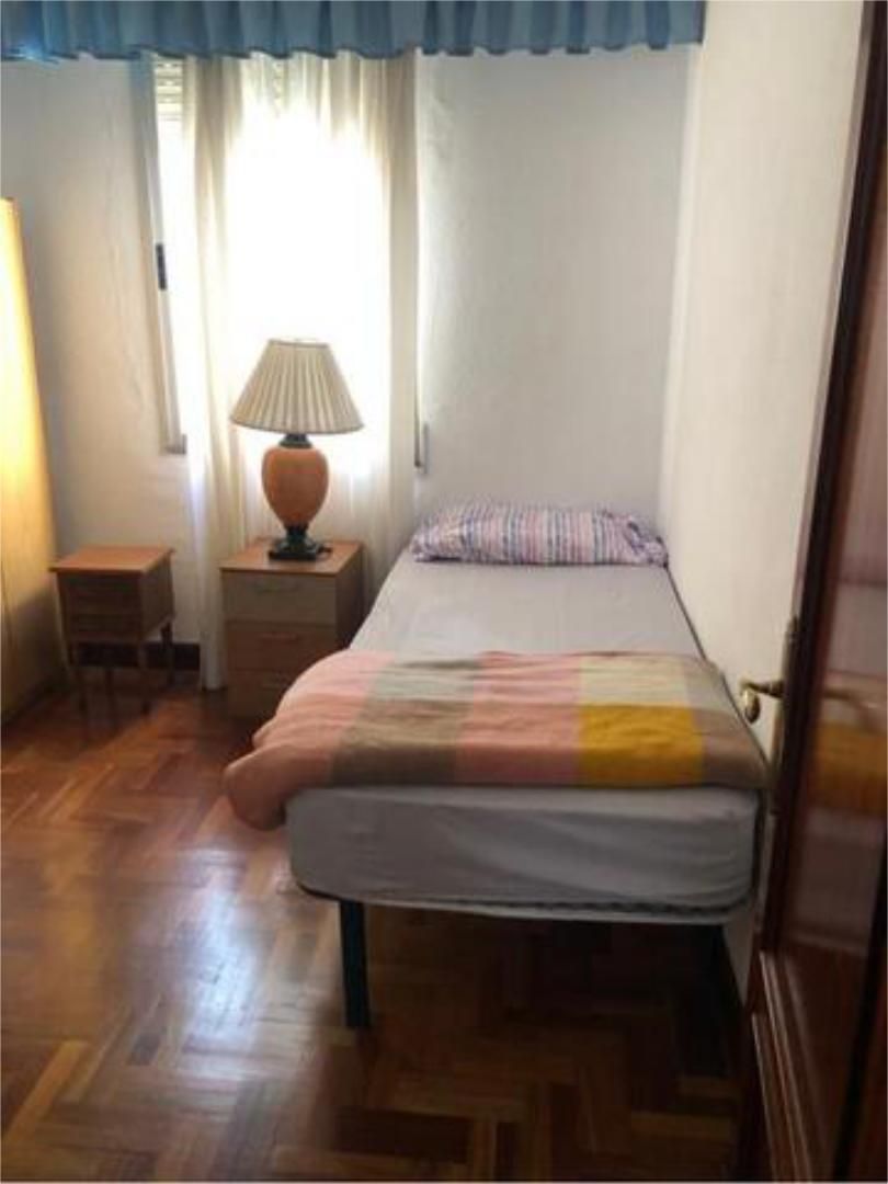 Dormitori de Apartament per a compartir en Sestao  amb Calefacció i Moblat
