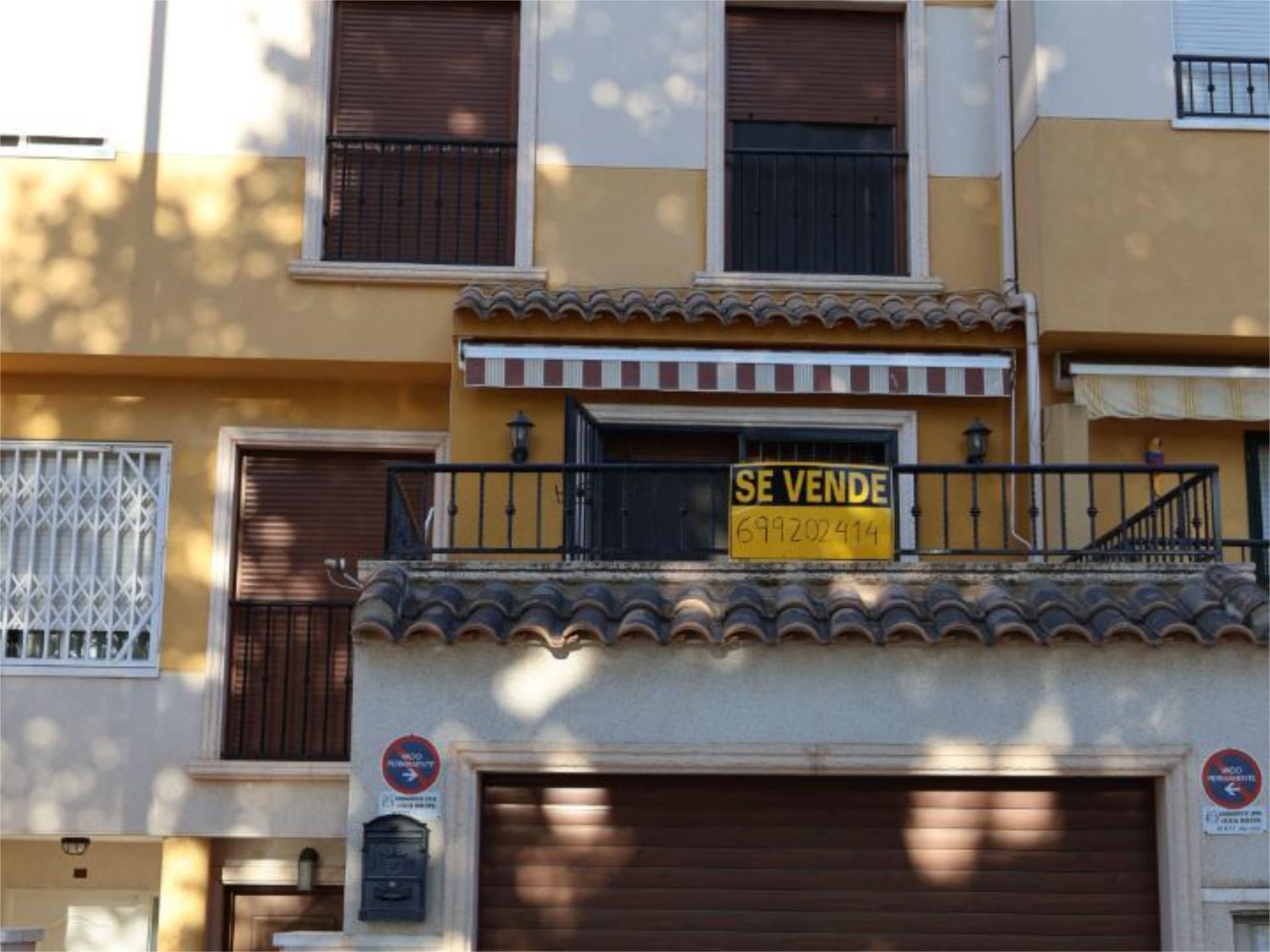 Vista exterior de Casa adosada en venda en Catral amb Aire condicionat, Terrassa i Balcó