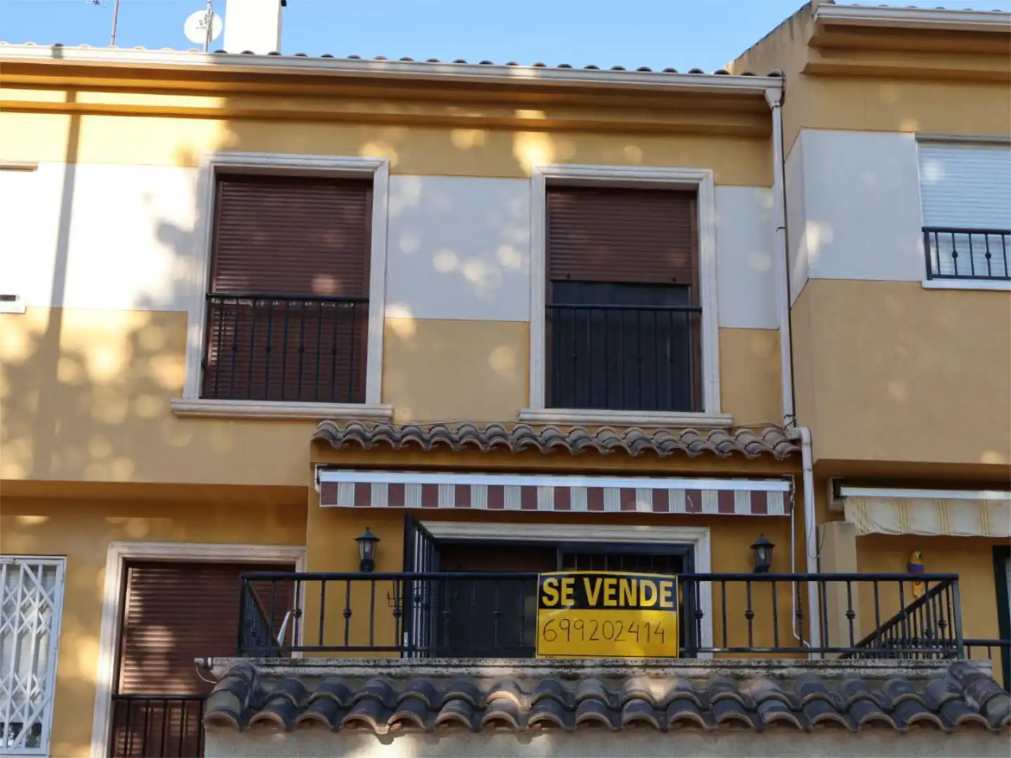 Casa adosada en venda a Calle Cervantes, 50, Catral Vista exterior de Casa adosada en venda en Catral amb Aire condicionat, Terrassa i Balcó