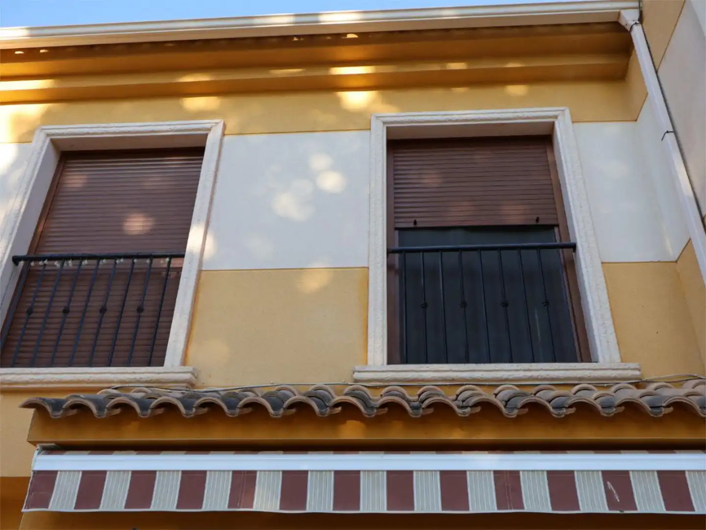 Casa adosada en venda a Calle Cervantes, 50, Catral Vista exterior de Casa adosada en venda en Catral amb Aire condicionat, Terrassa i Balcó