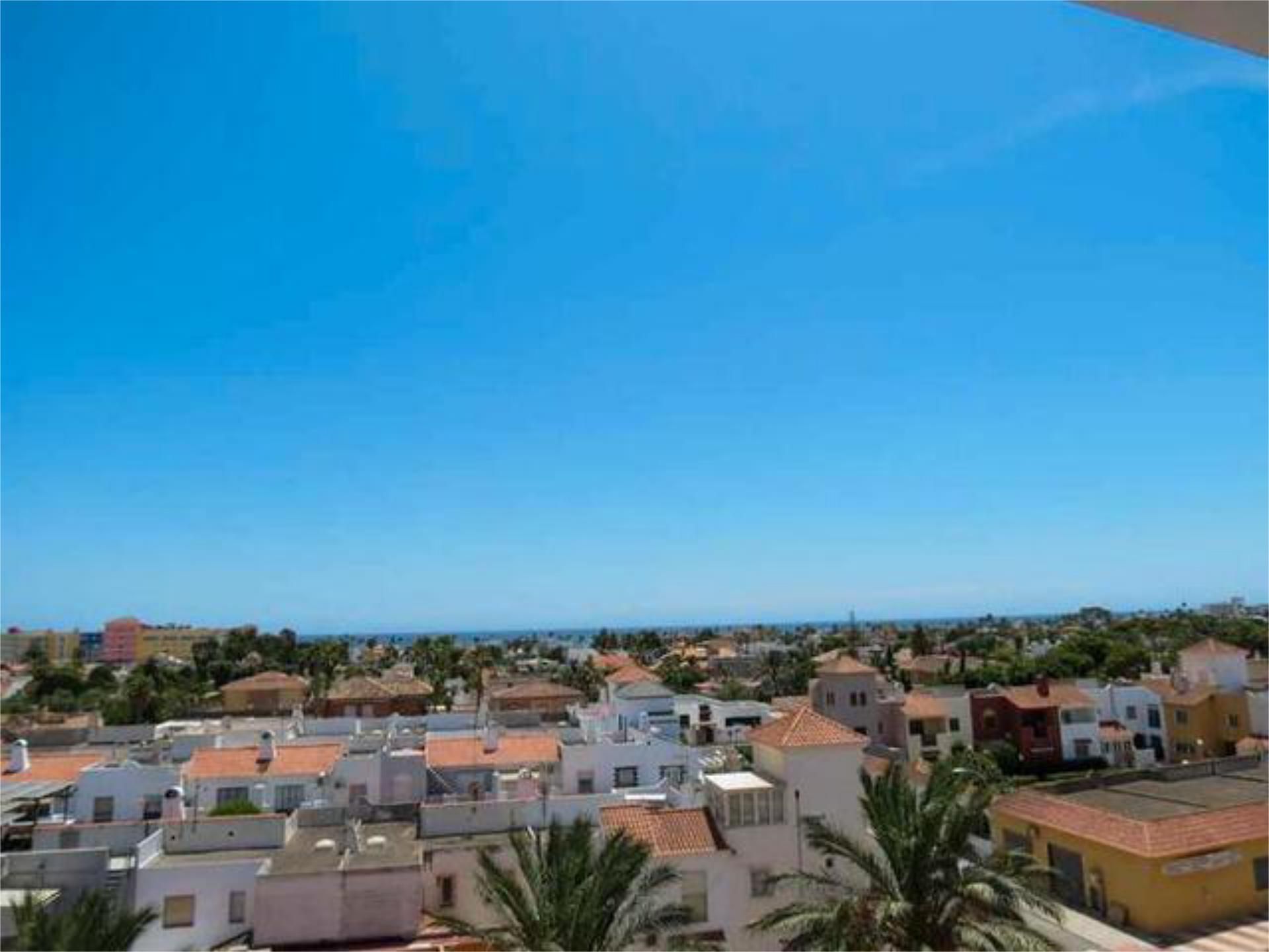 Vista exterior de Apartament de lloguer en Roquetas de Mar amb Calefacció, Jardí privat i Terrassa