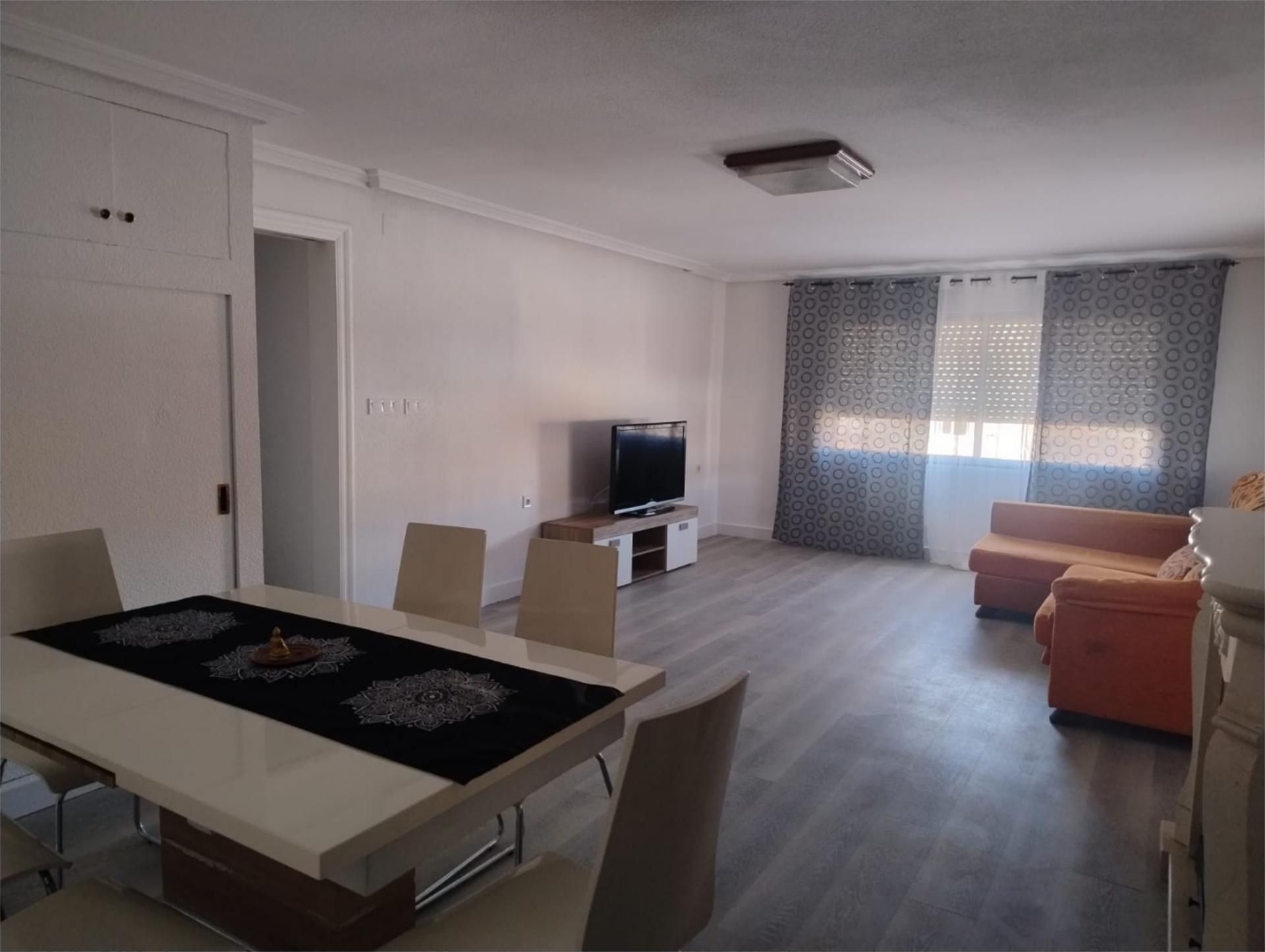 Sala d'estar de Casa adosada per a compartir en  Murcia Capital amb Parquet, Terrassa i Moblat
