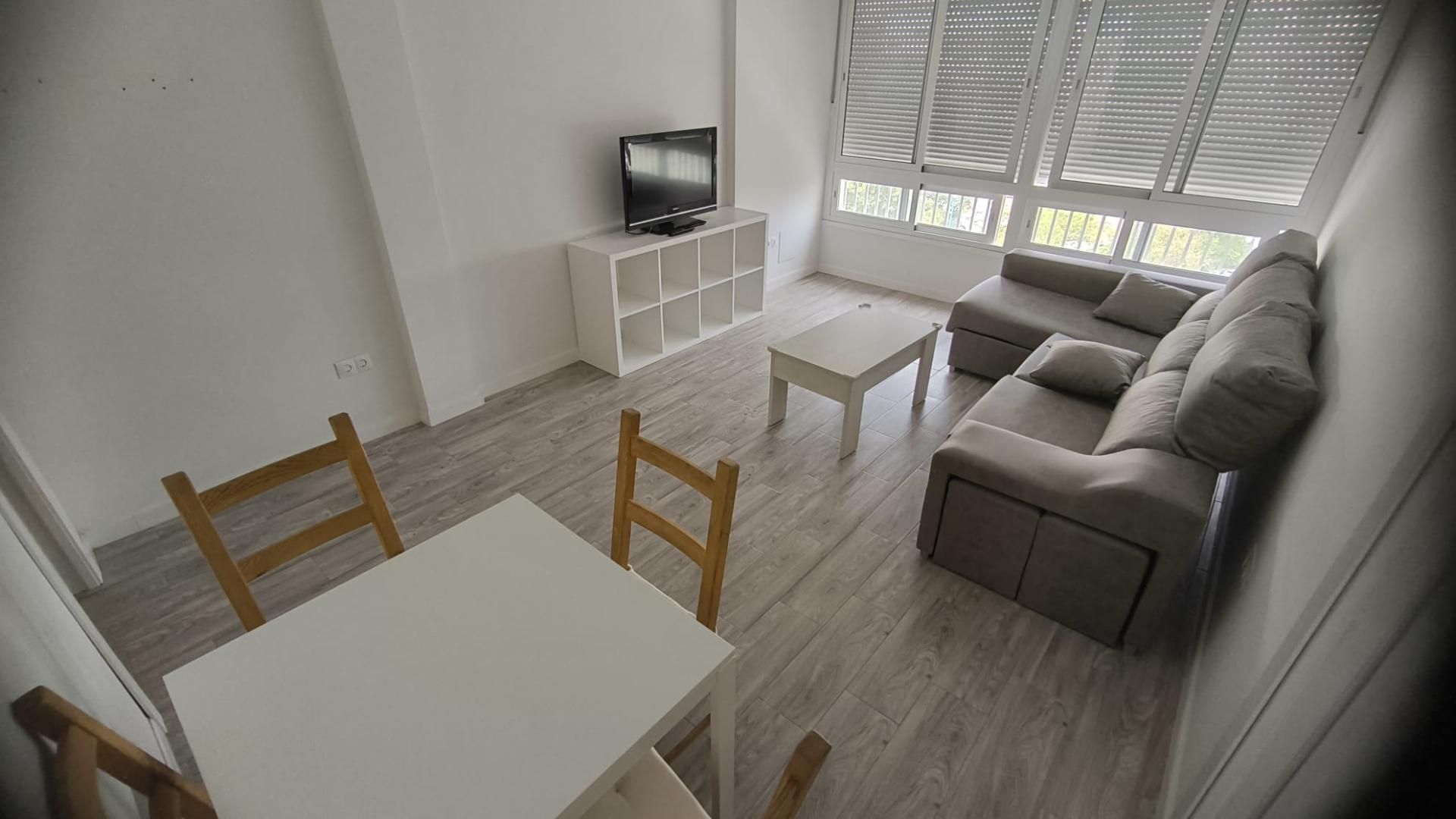 Sala d'estar de Pis per a compartir en Málaga Capital amb Moblat, Forn i Rentadora