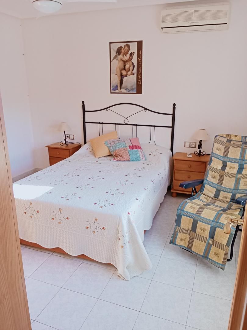 Dormitori de Àtic de lloguer en Torrevieja amb Aire condicionat, Calefacció i Terrassa