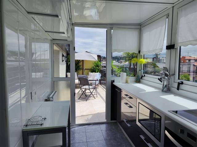 Piso en Alquiler en Calle de Fuenterrabía, 181 en Área Romántica