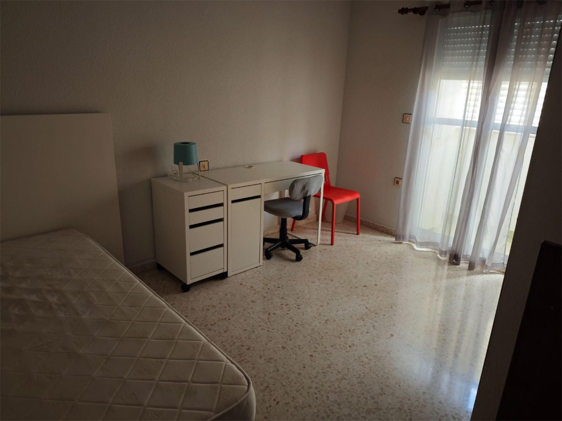 Dormitori de Apartament de lloguer en  Jaén Capital amb Aire condicionat, Terrassa i Moblat
