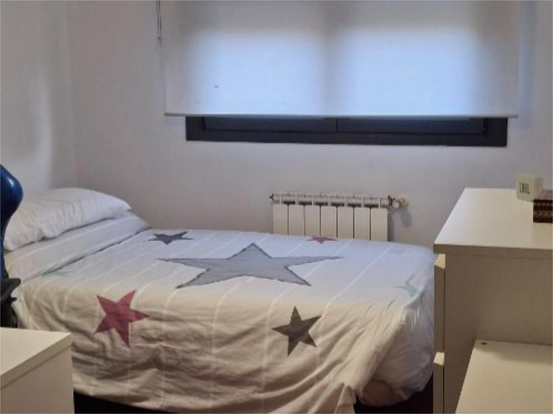 Bedroom of Flat to rent in Santa Cruz de Bezana  with Heating, Parquet flooring and Swimming Pool