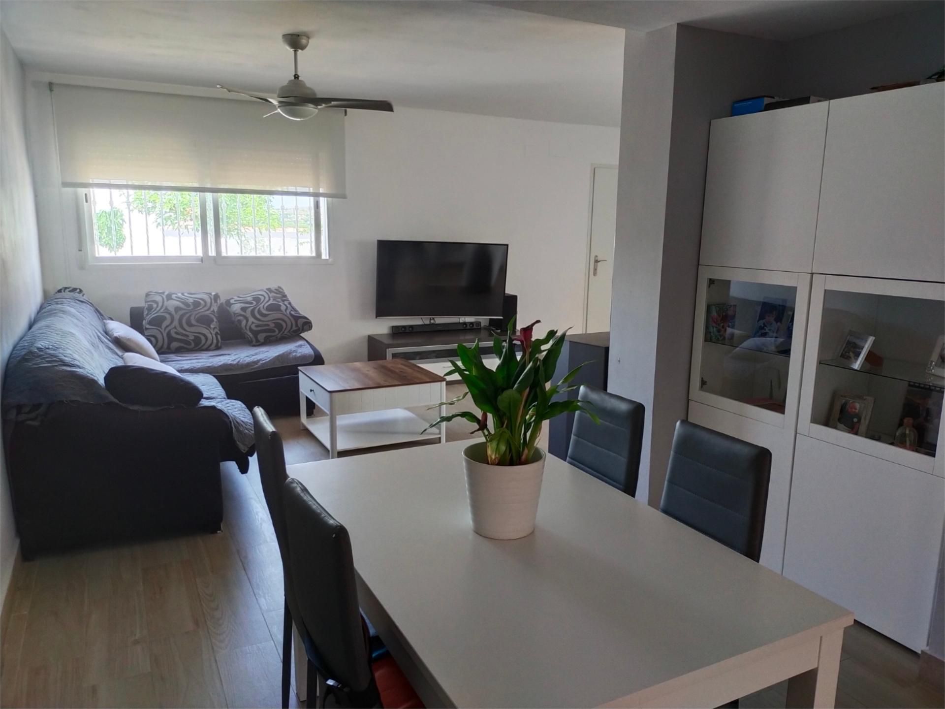 Sala d'estar de Casa o xalet en venda en Domeño amb Aire condicionat, Terrassa i Balcó