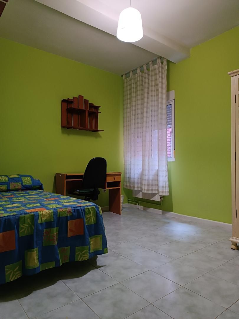 Habitación de Piso para compartir en Valladolid Capital con Calefacción, Amueblado y Lavadora